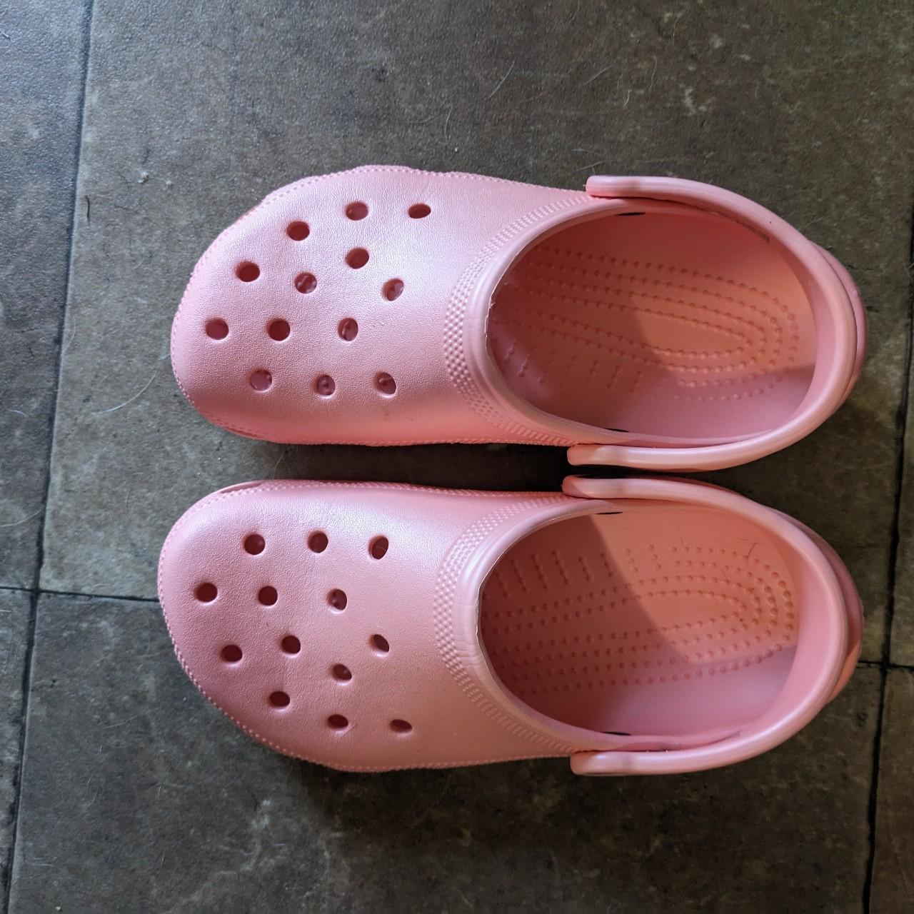 Crocs 2024 color salmon