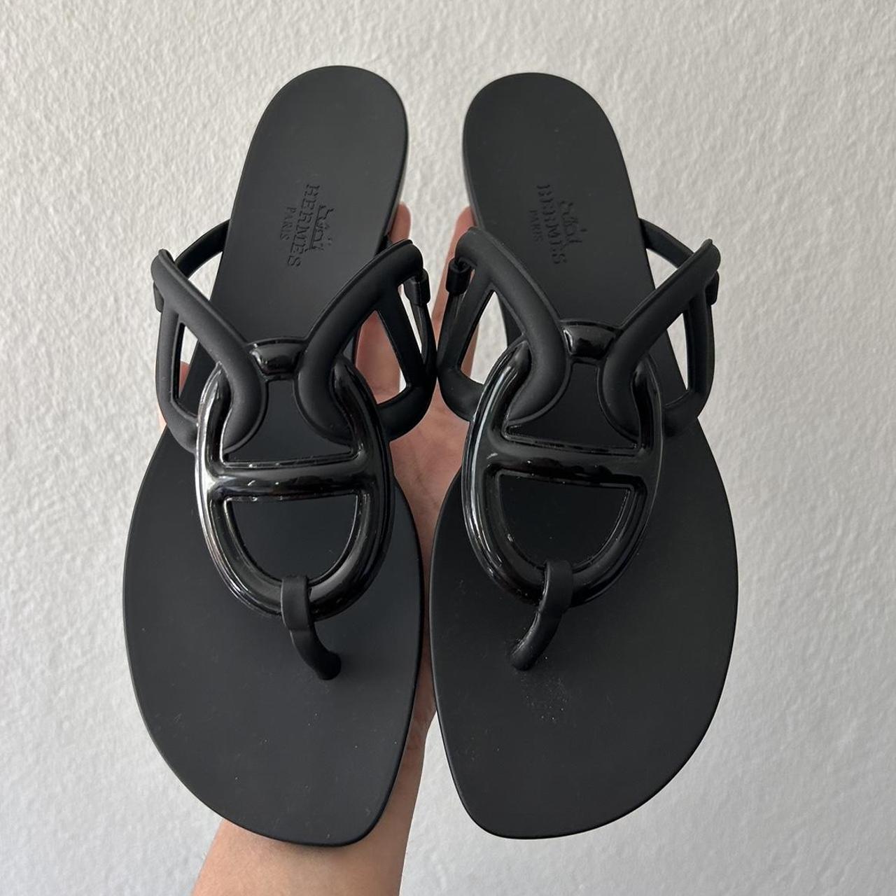 ★Hermes★(W) Egerie Sandal★Noir Hermès // Black Rubber Egerie Sandal – VSP Consignment