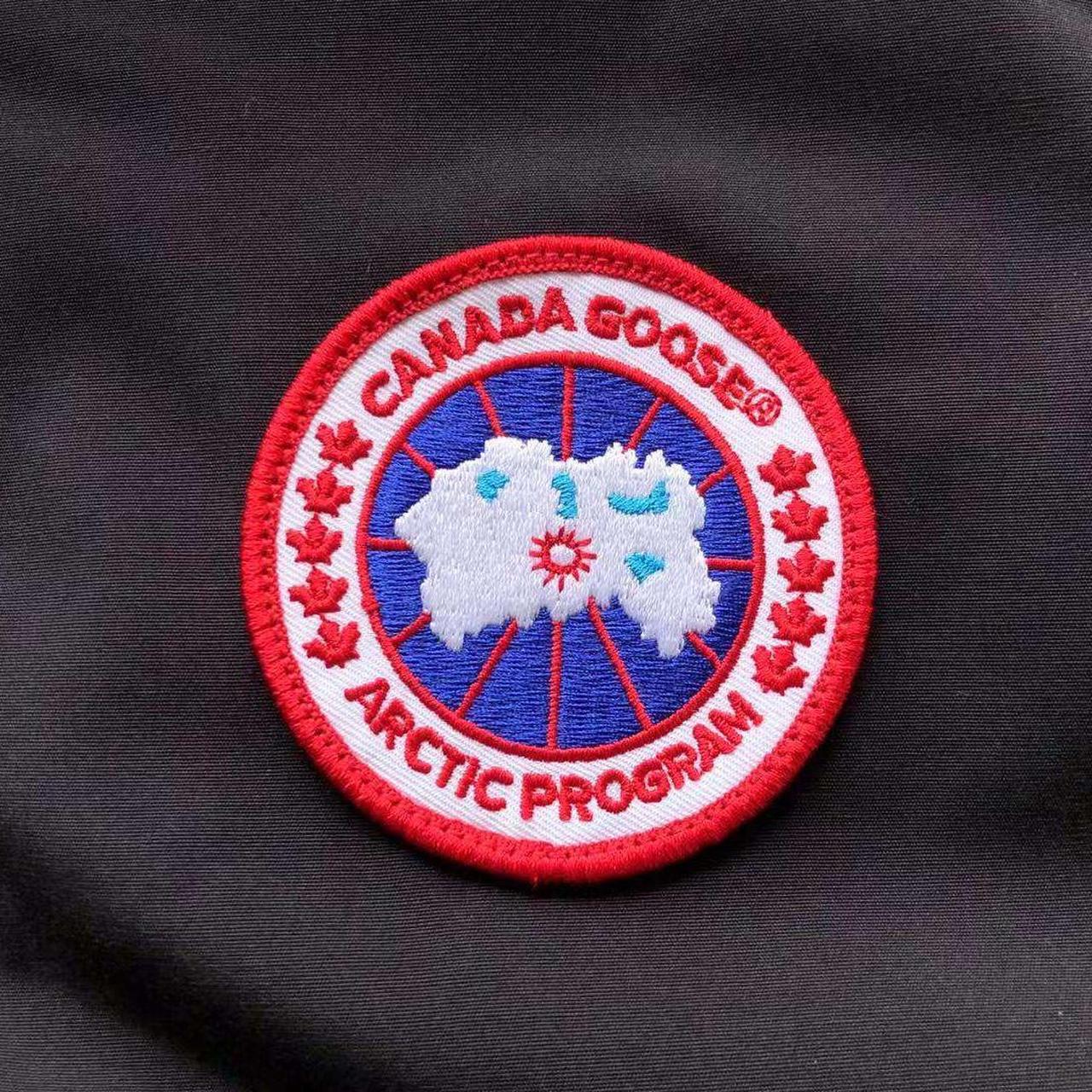 Canada goose gilet , authentic gilet going for cheap - Depop