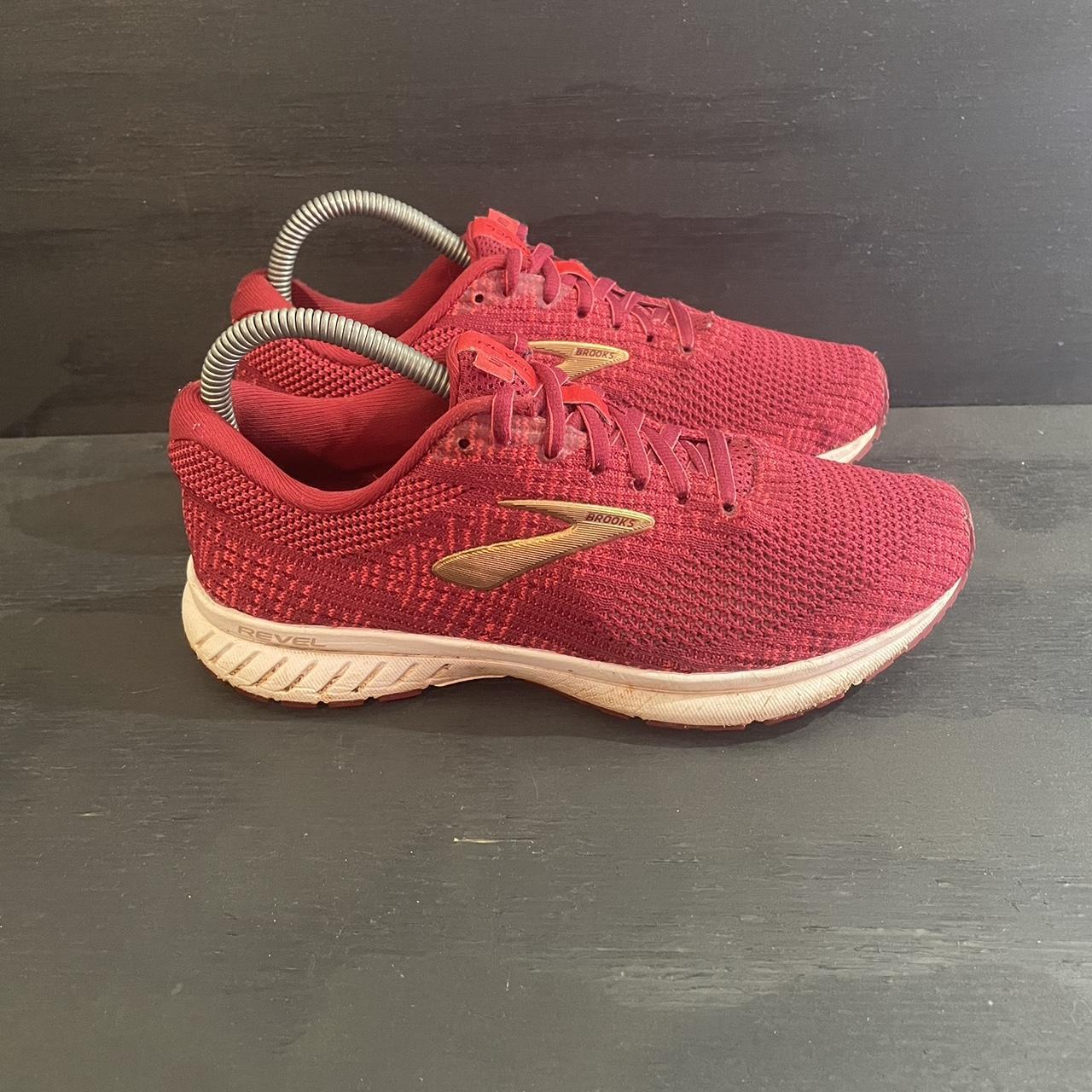 Brooks best sale revel red