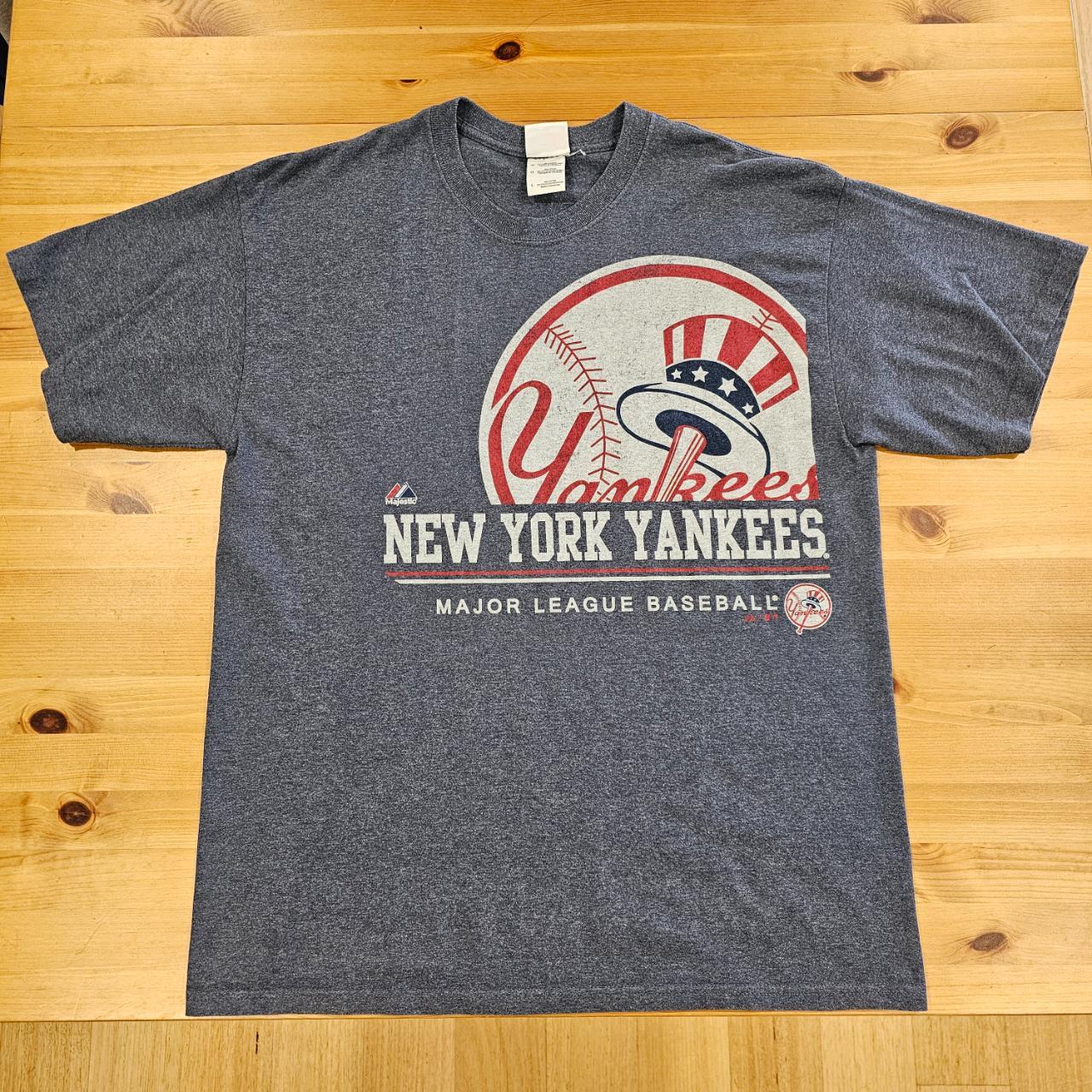 New York Yankees T Shirt XL Faded out Majestic 🚫 - Depop