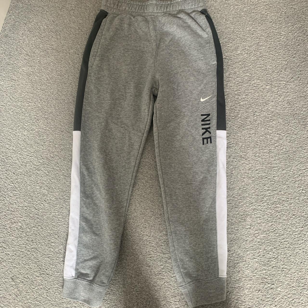 grey joggers nike junior
