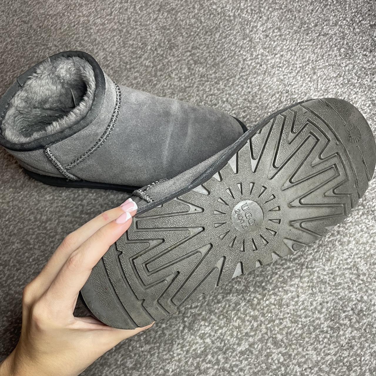 Grey UGG boots small SIZE 4