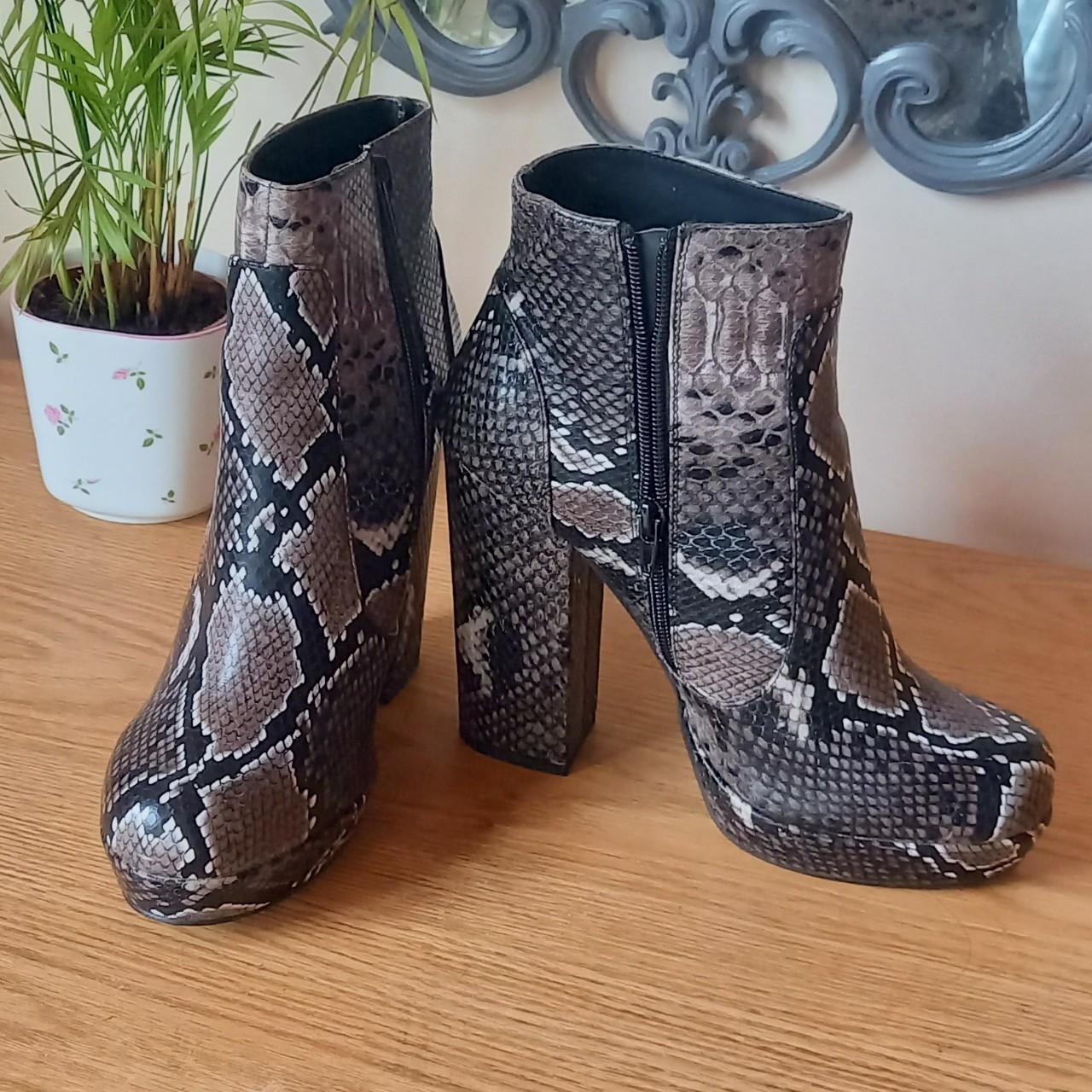 River shops island snakeskin boots