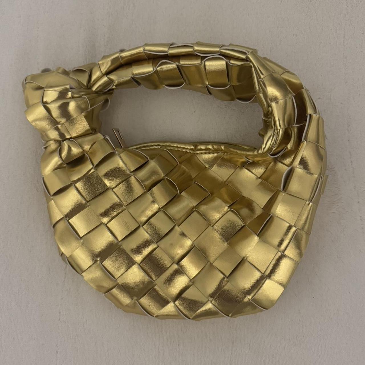 item listed by fiizaa