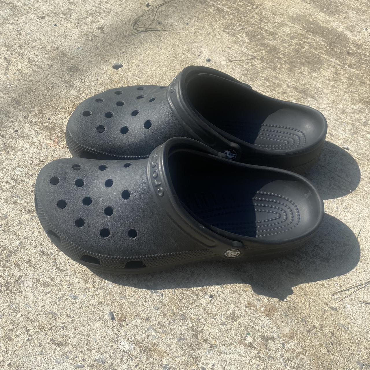 mens crocs size 10