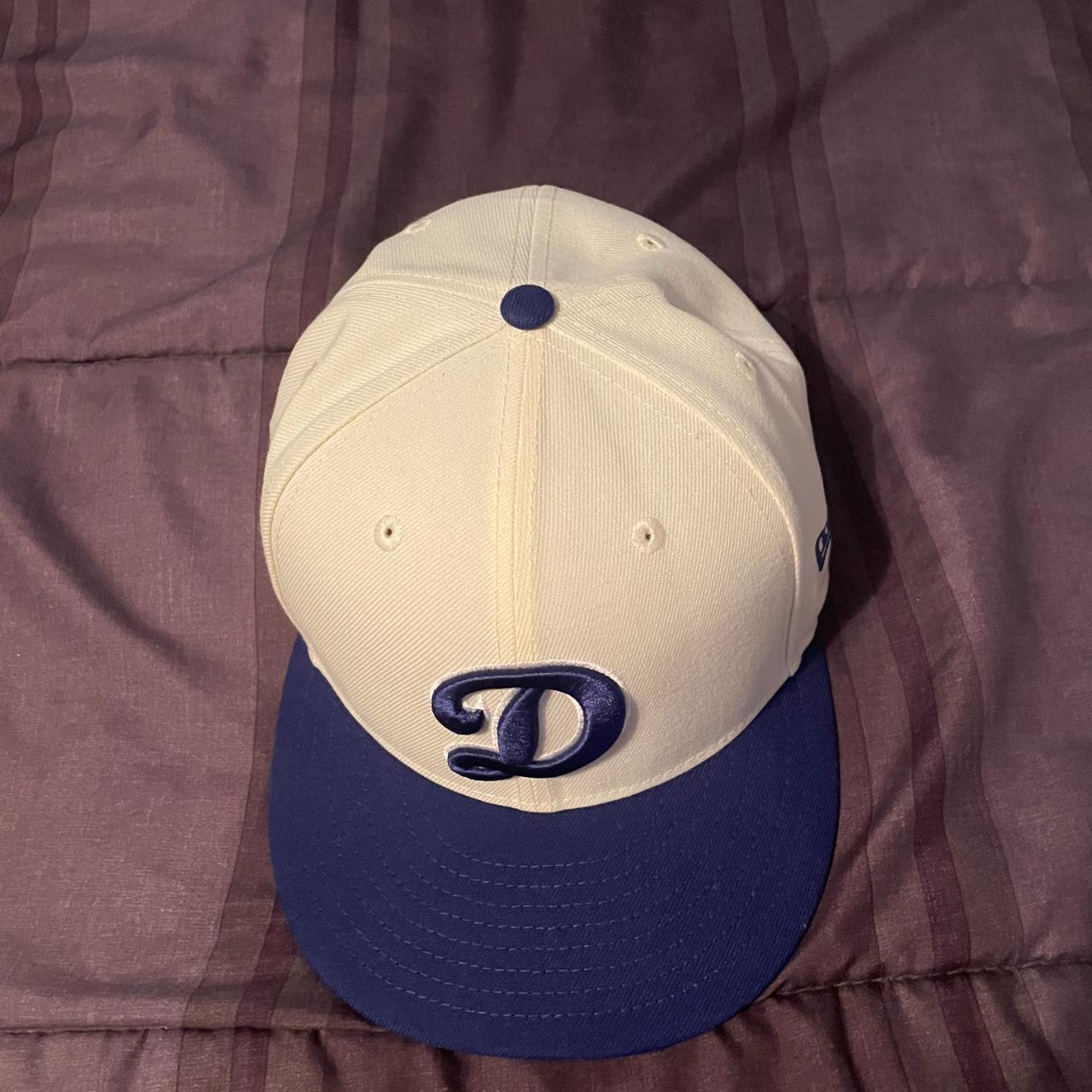 Los Angeles Dodgers fitted hat with a 1988 World - Depop