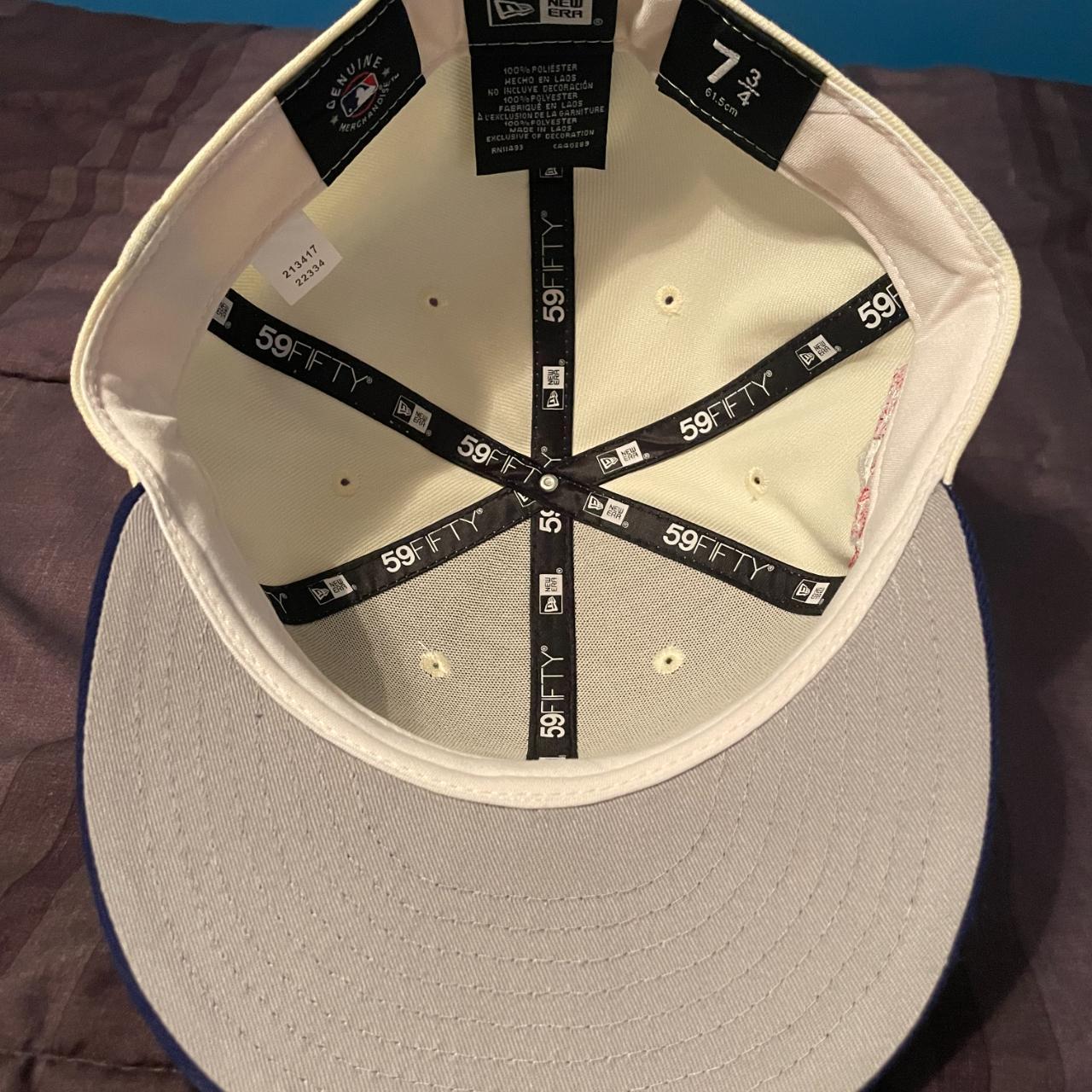 Los Angeles Dodgers fitted hat with a 1988 World - Depop