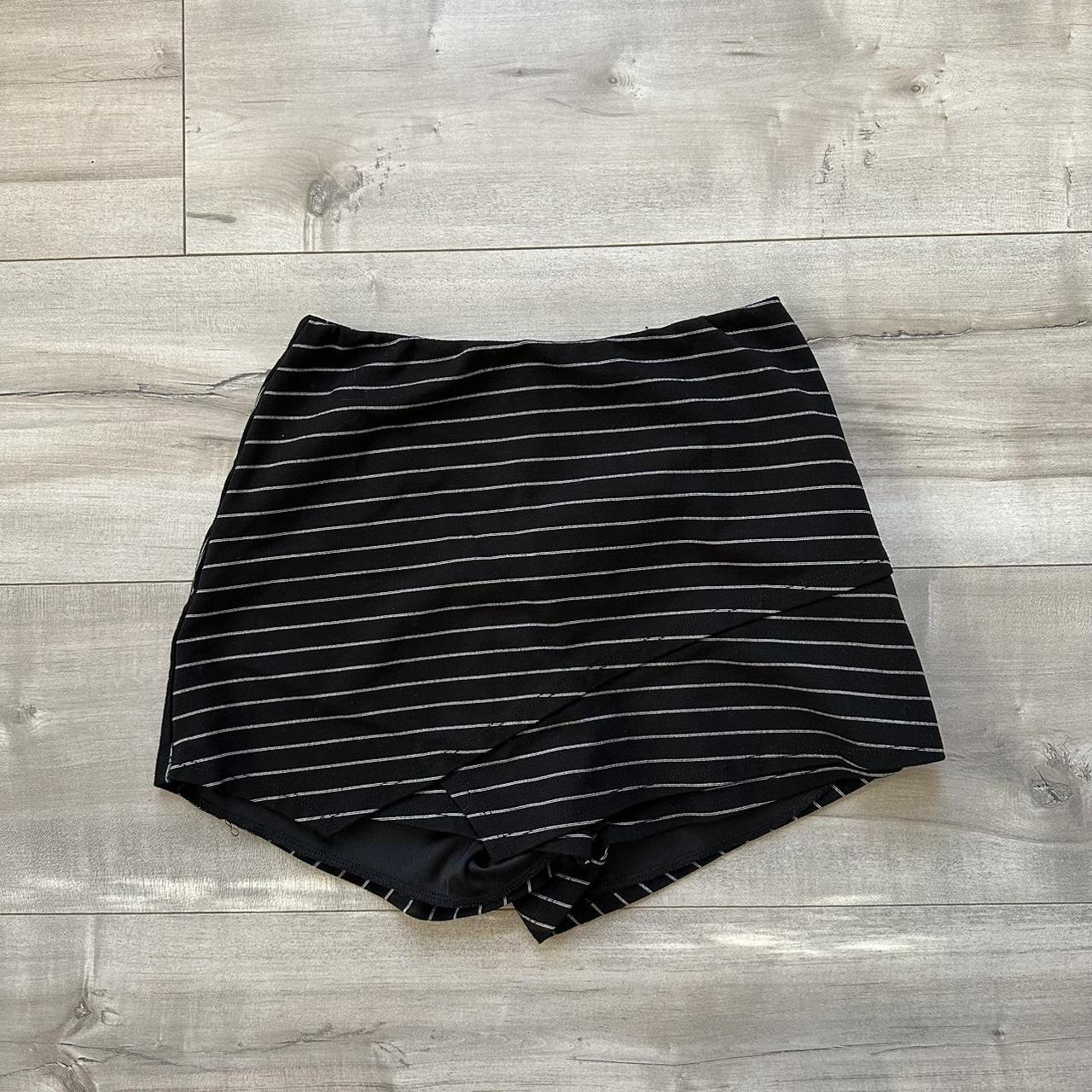 Groove Queen White Striped Skort