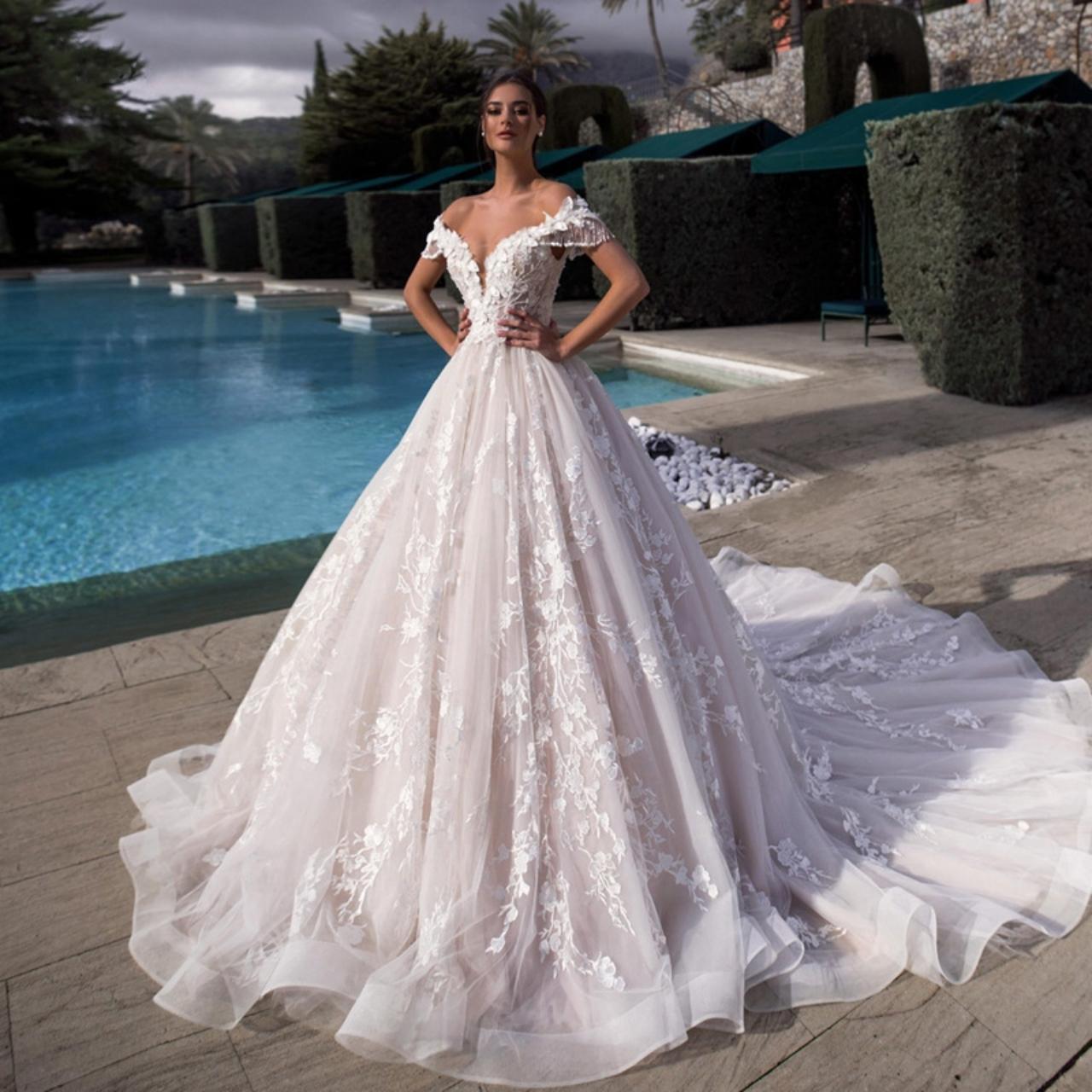 NWT Lace wedding dress with open shoulders, elegant... - Depop