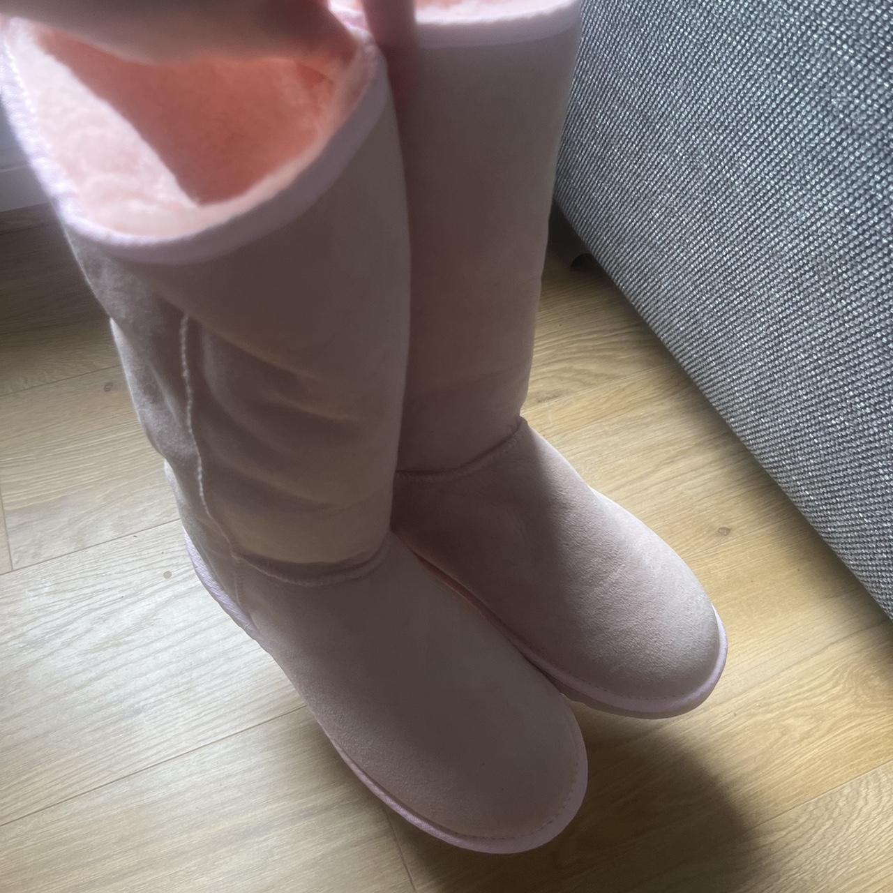 Light best sale pink uggs