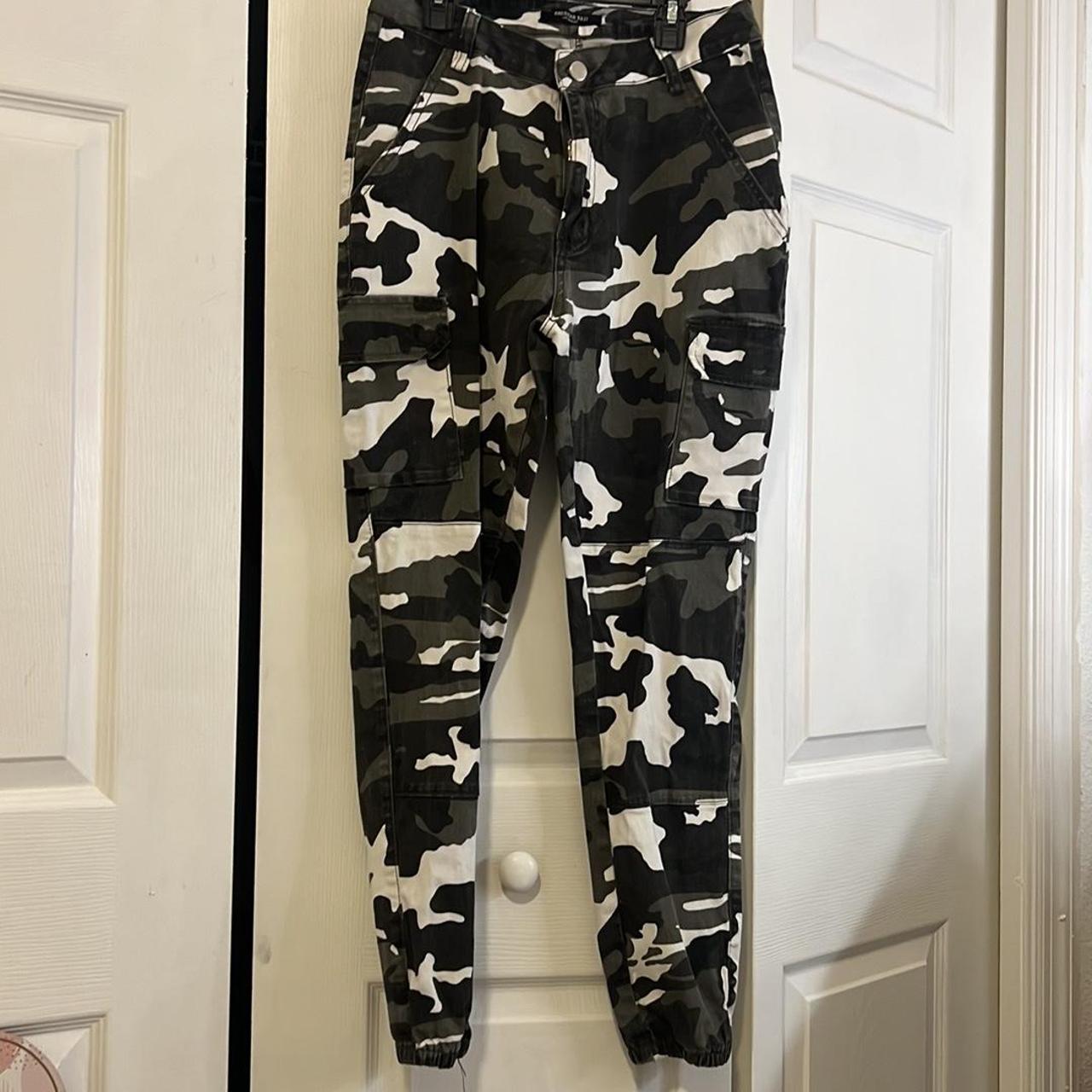 Dark green best sale camo pants