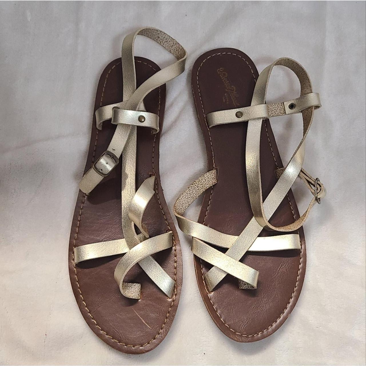 Universal Thread Women s Gold Strappy Sandals Size 10 Depop