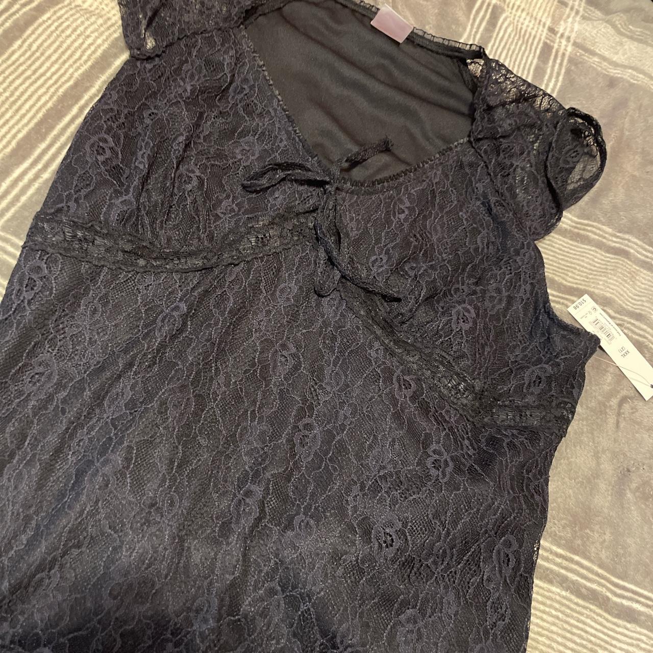 Black lace top is xxxl but fits XL - Depop