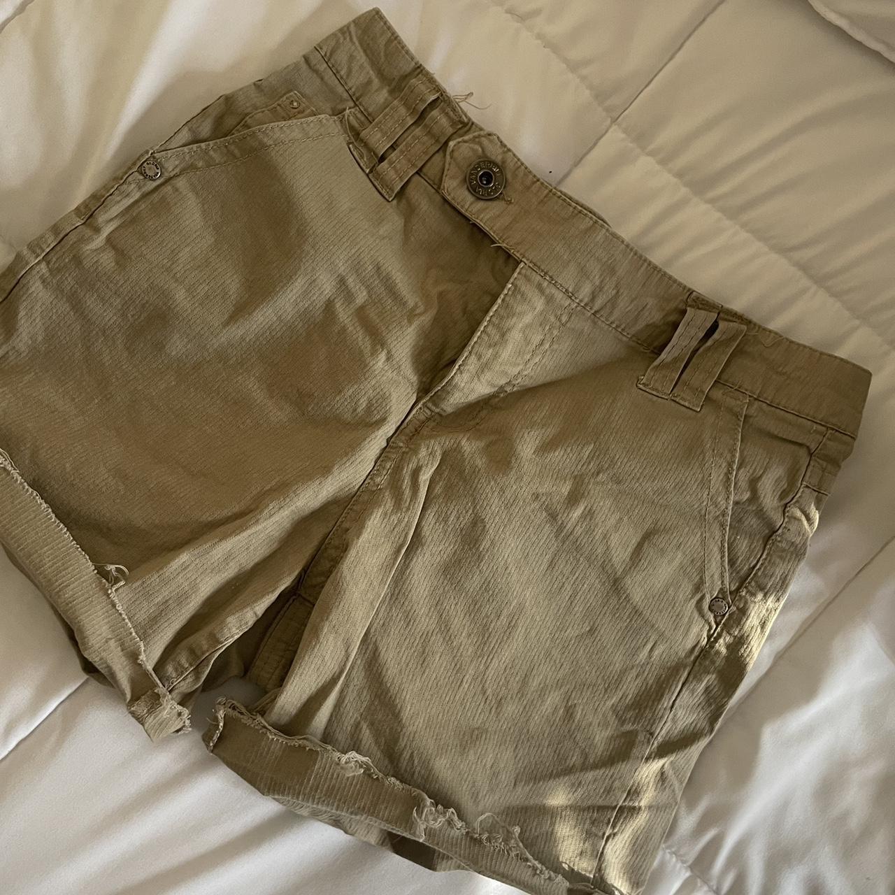 gloria vanderbilt cargo shorts size 4 or... Depop