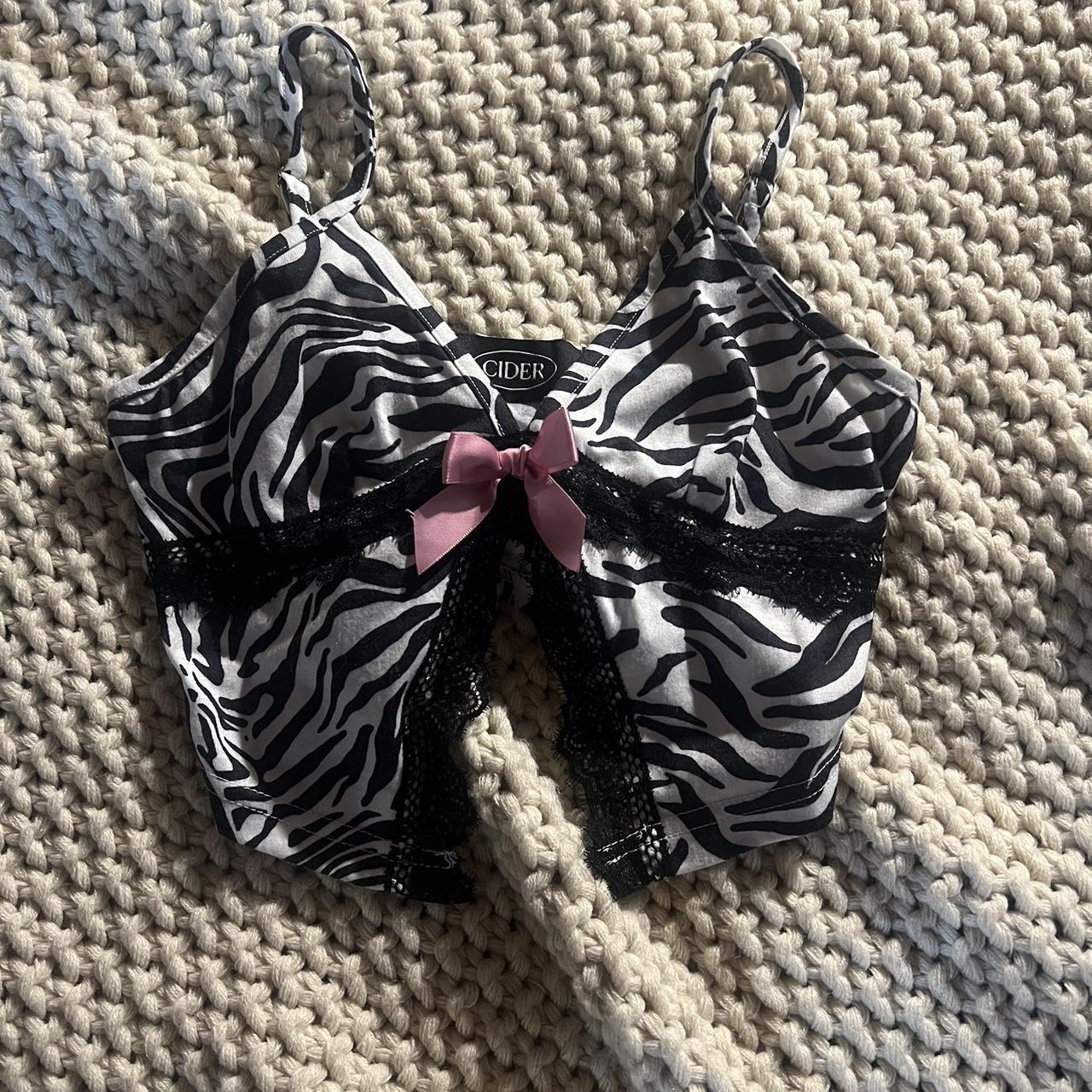Zebra crop top opens up in the middle cider size xs Depop