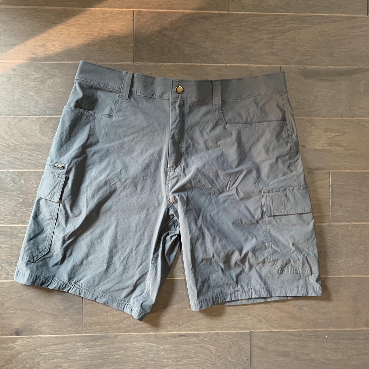 L Orvis Cargo Shorts Color: Gray The white bit in... - Depop