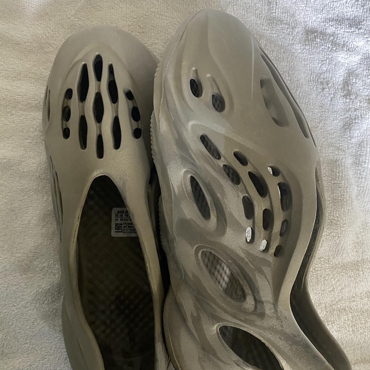 yeezy foam rouge