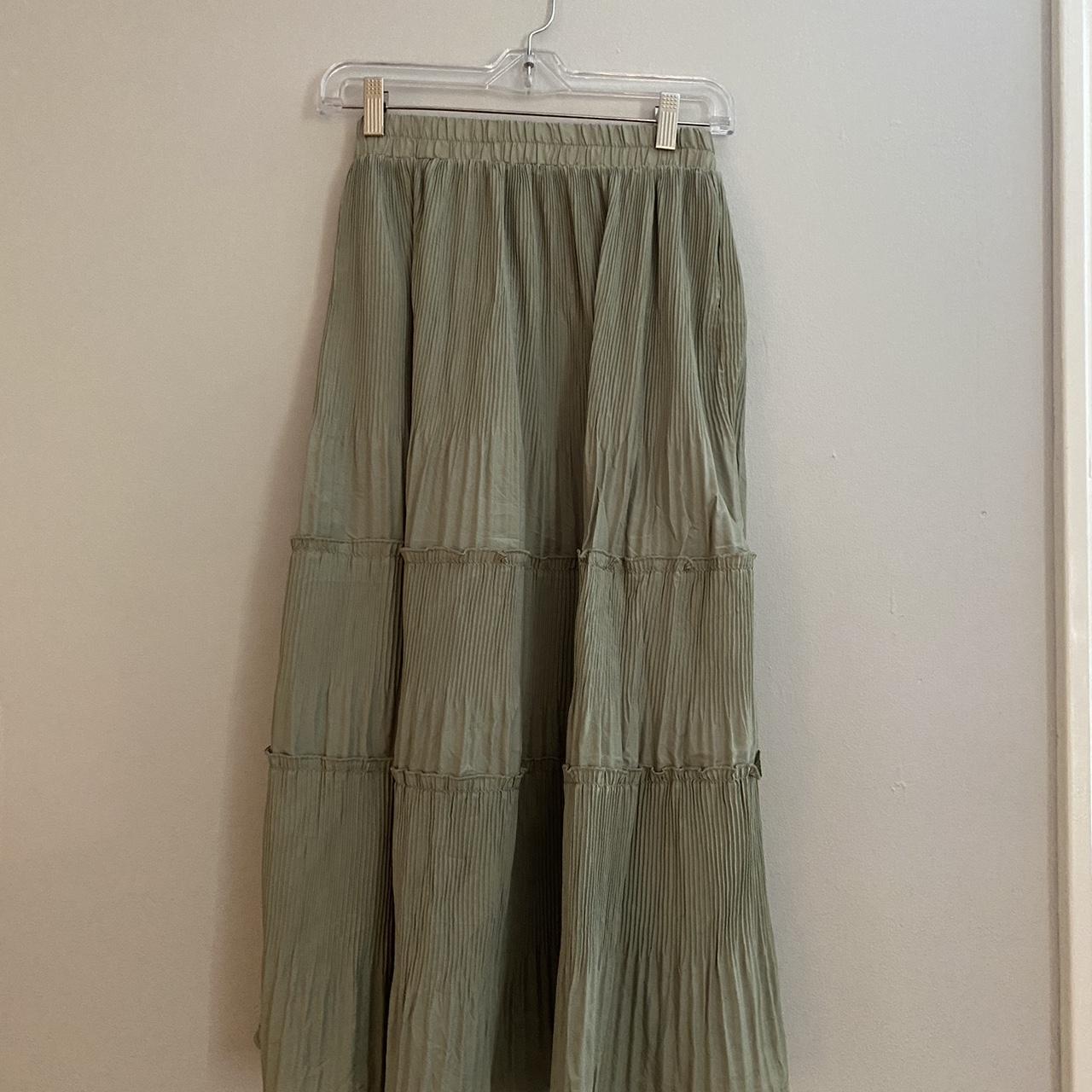 women’s long flowy skirt - Depop