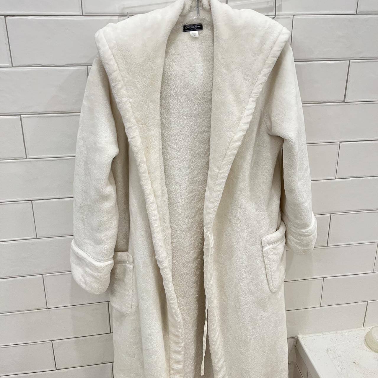 Saks Fifth Avenue Plush Robe - Depop