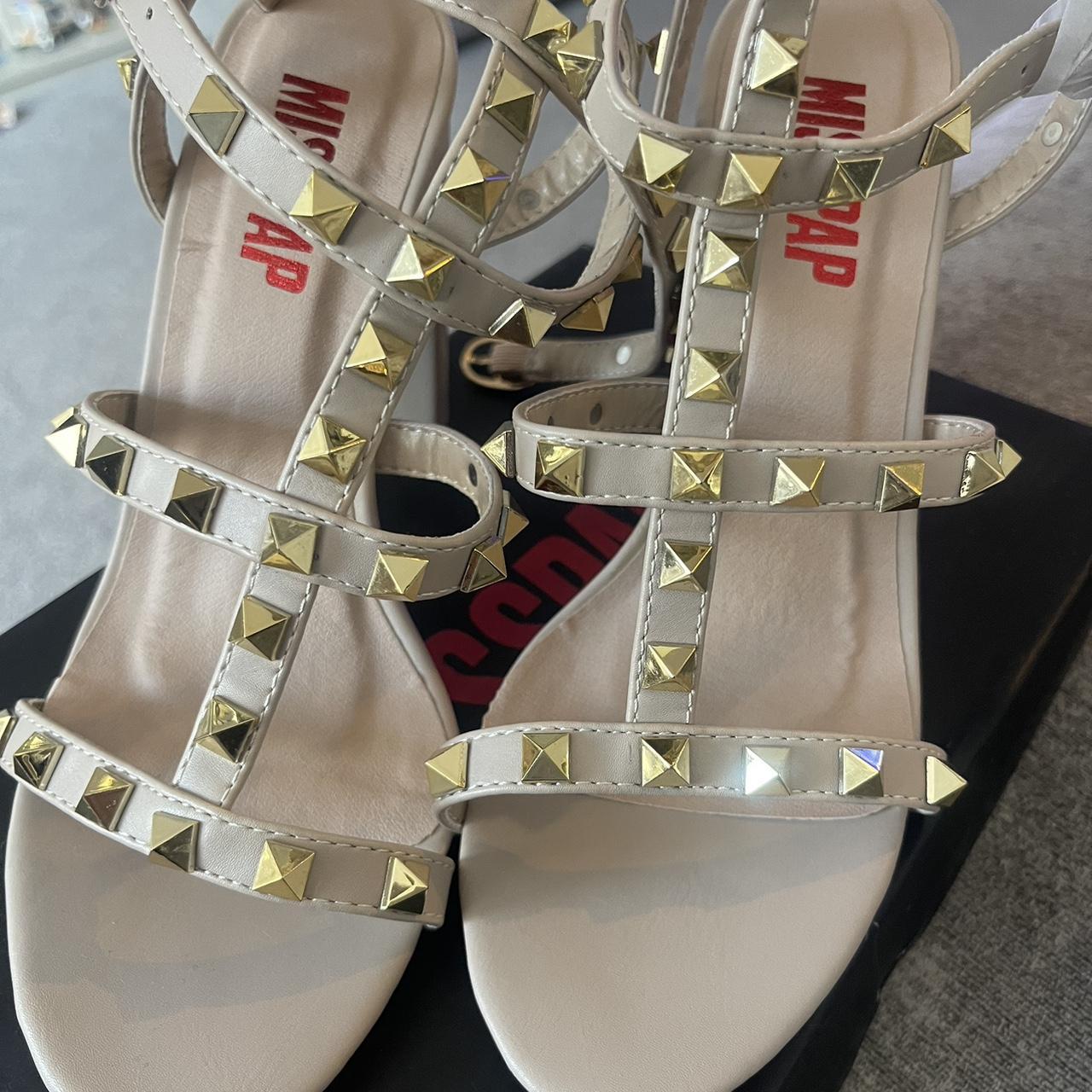 sandals with suede footbed