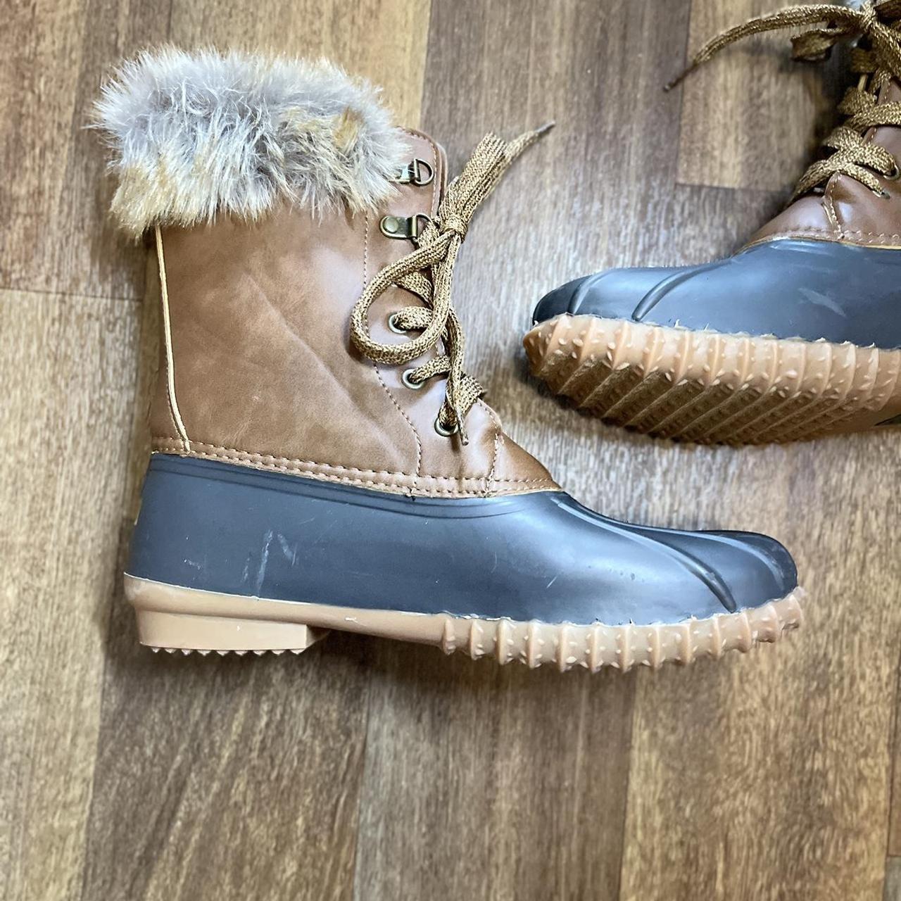 Esprit boots shop with fur