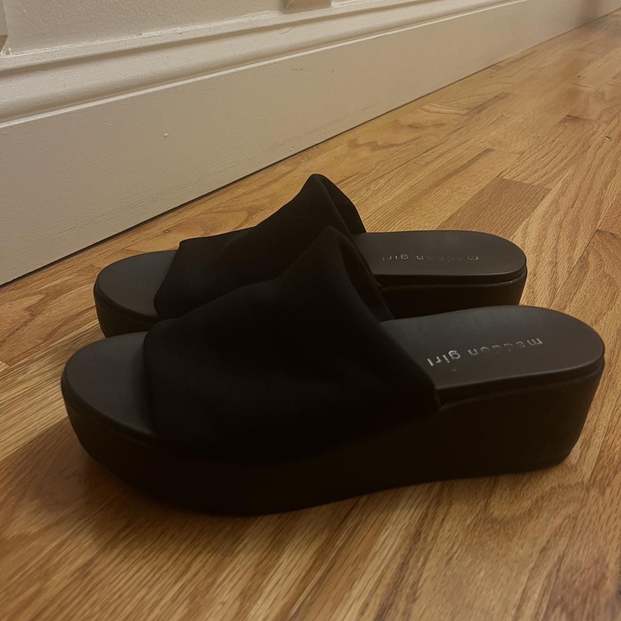 Madden girl platform discount slides