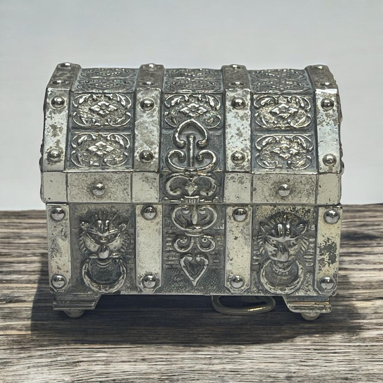 item listed by treasuretrio