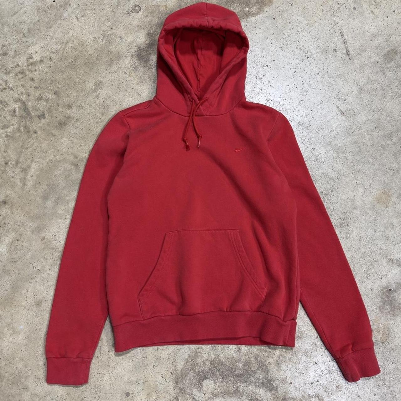 Red nike check discount hoodie