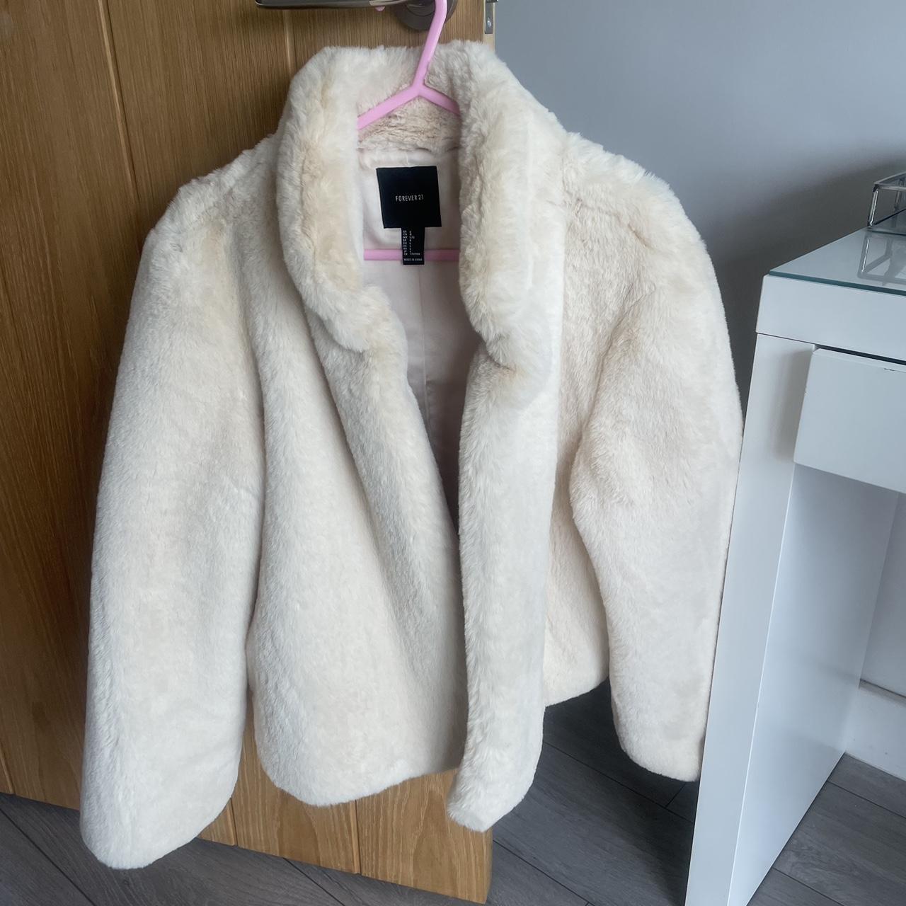 Fluffy jacket forever 21 hotsell