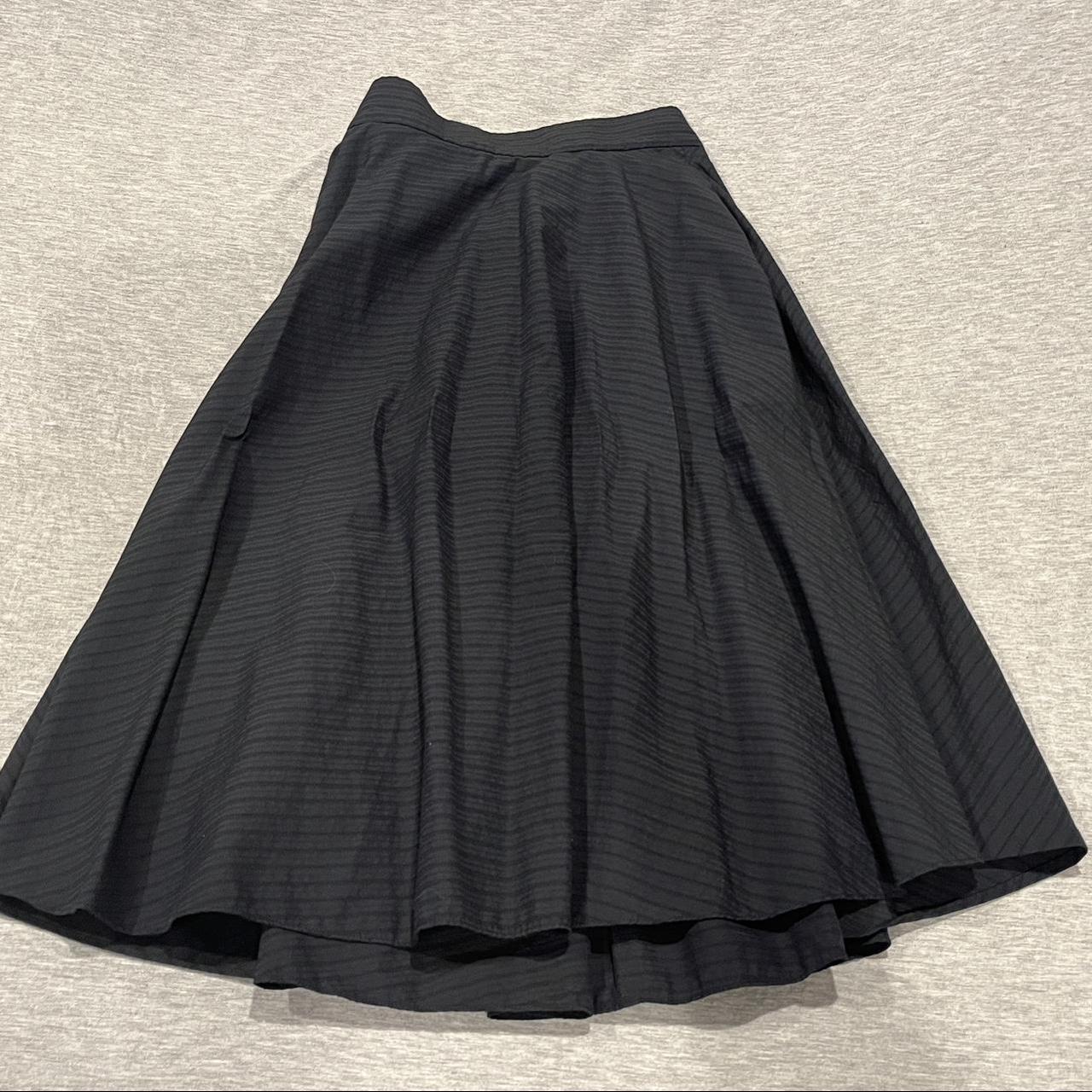 Uniqlo black lined skirt - Depop