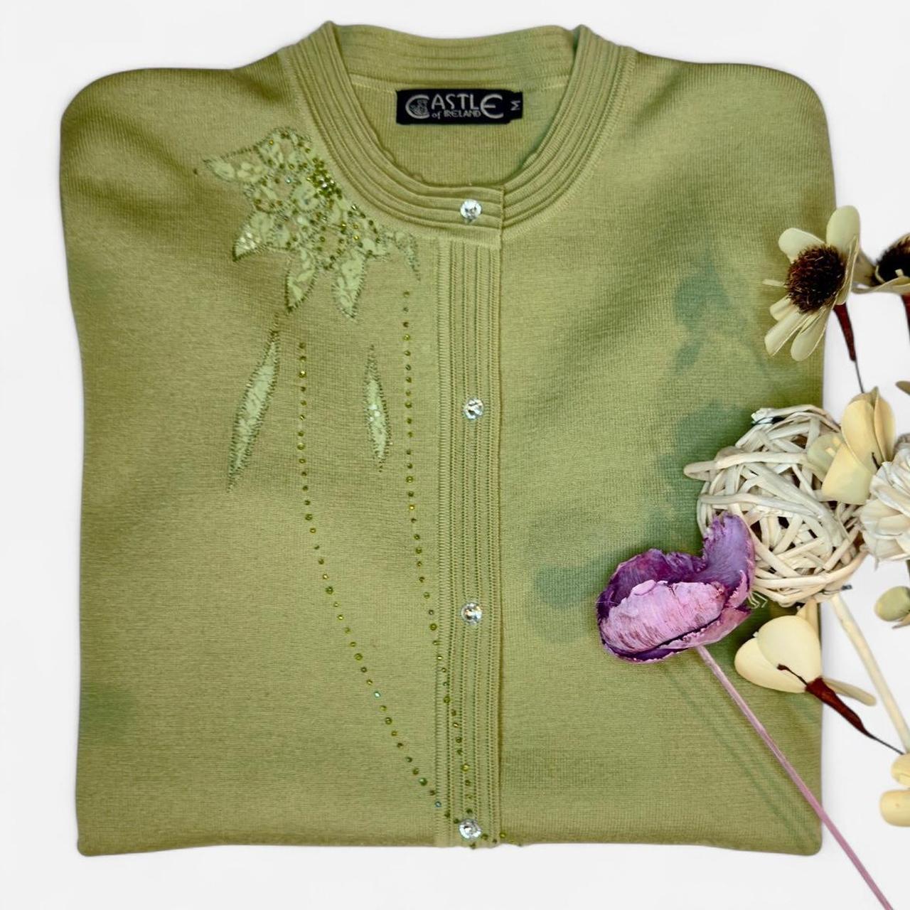 item listed by thevintageroseclothes