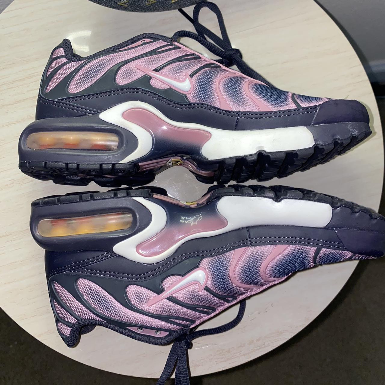 nike air max plus tn. gray pink. 3.5y 5w