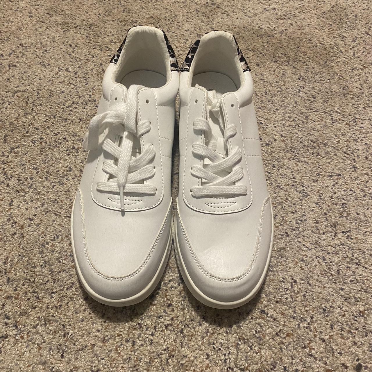 Old Navy brand White with leopard print Depop