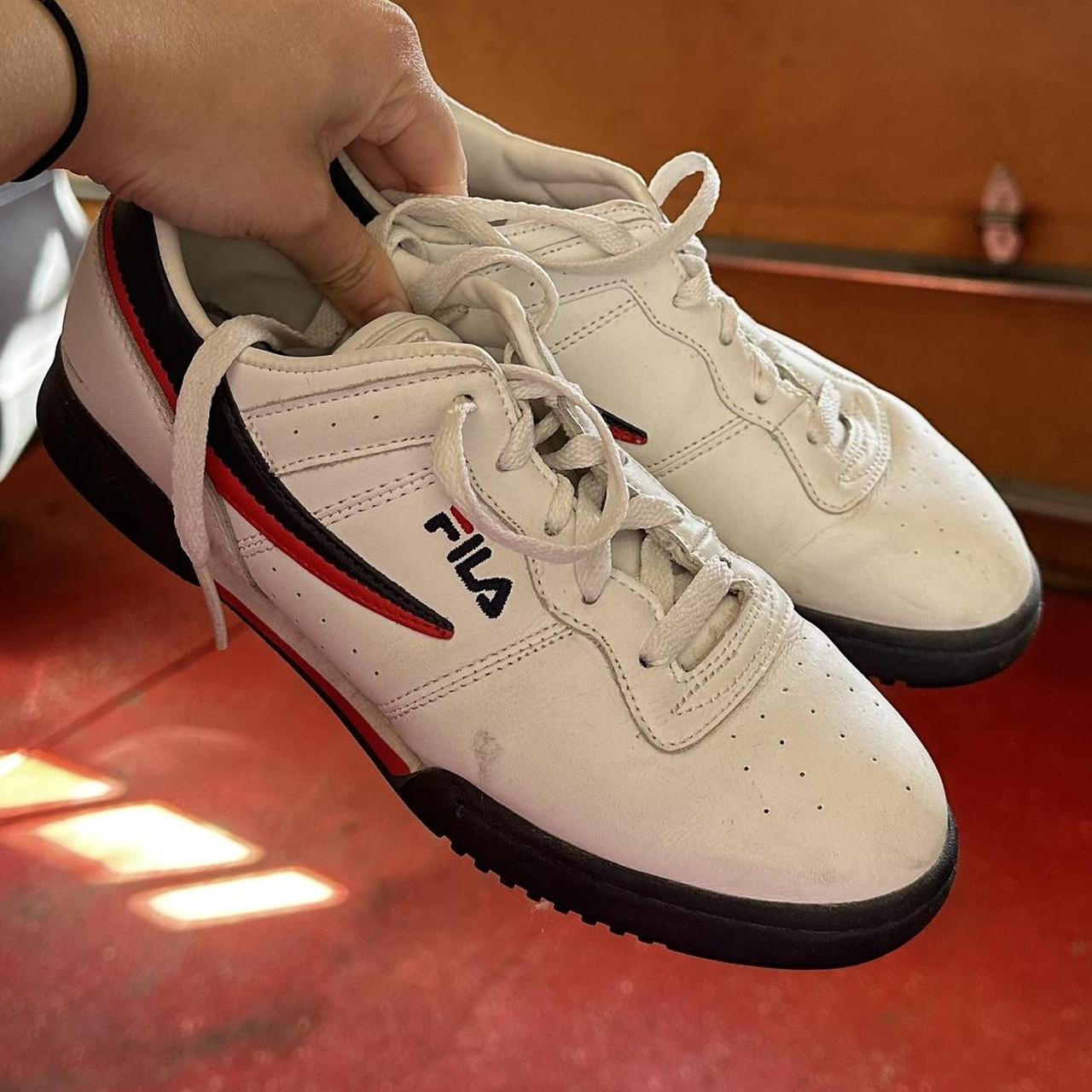 Fila sneakers size deals 3