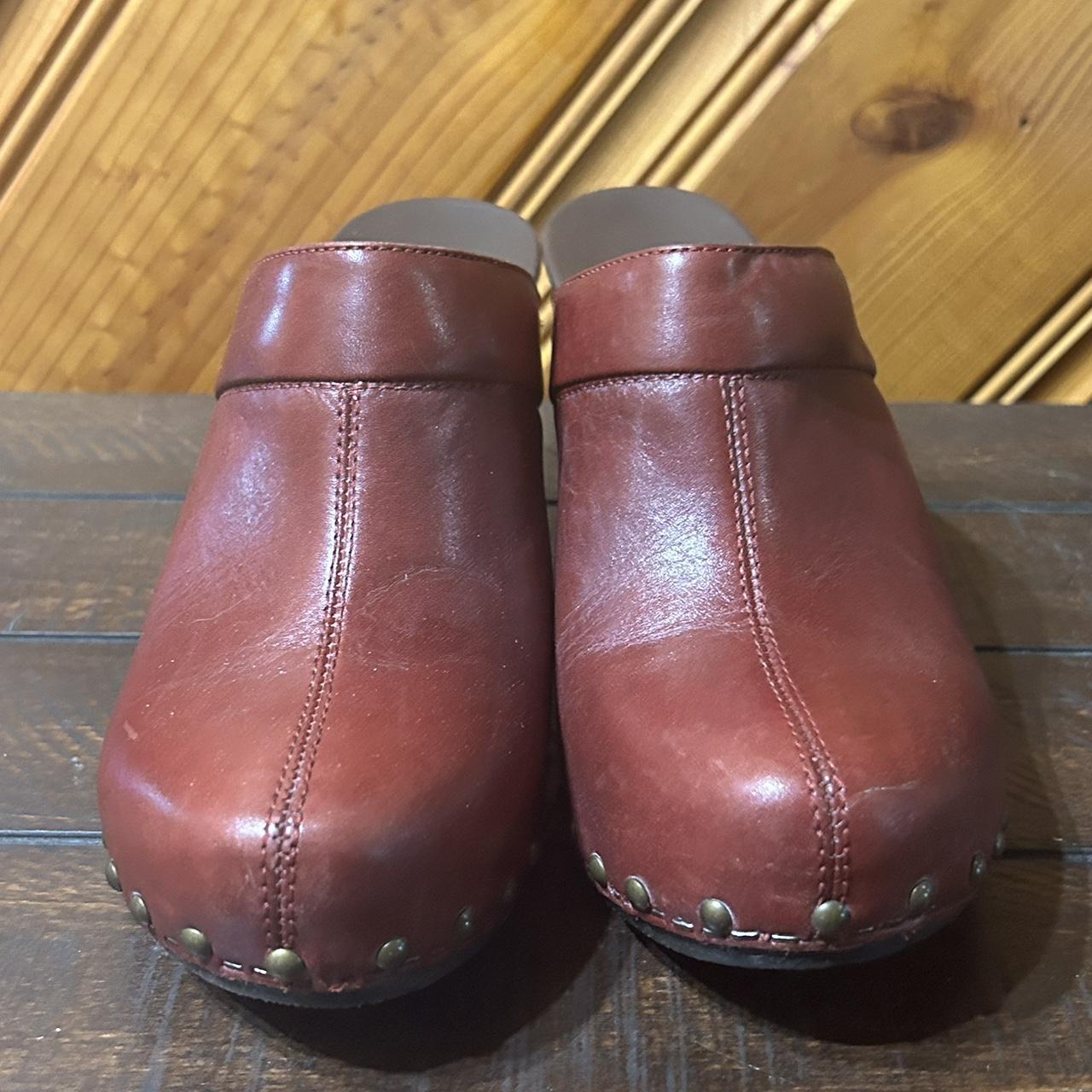 red dansko clogs