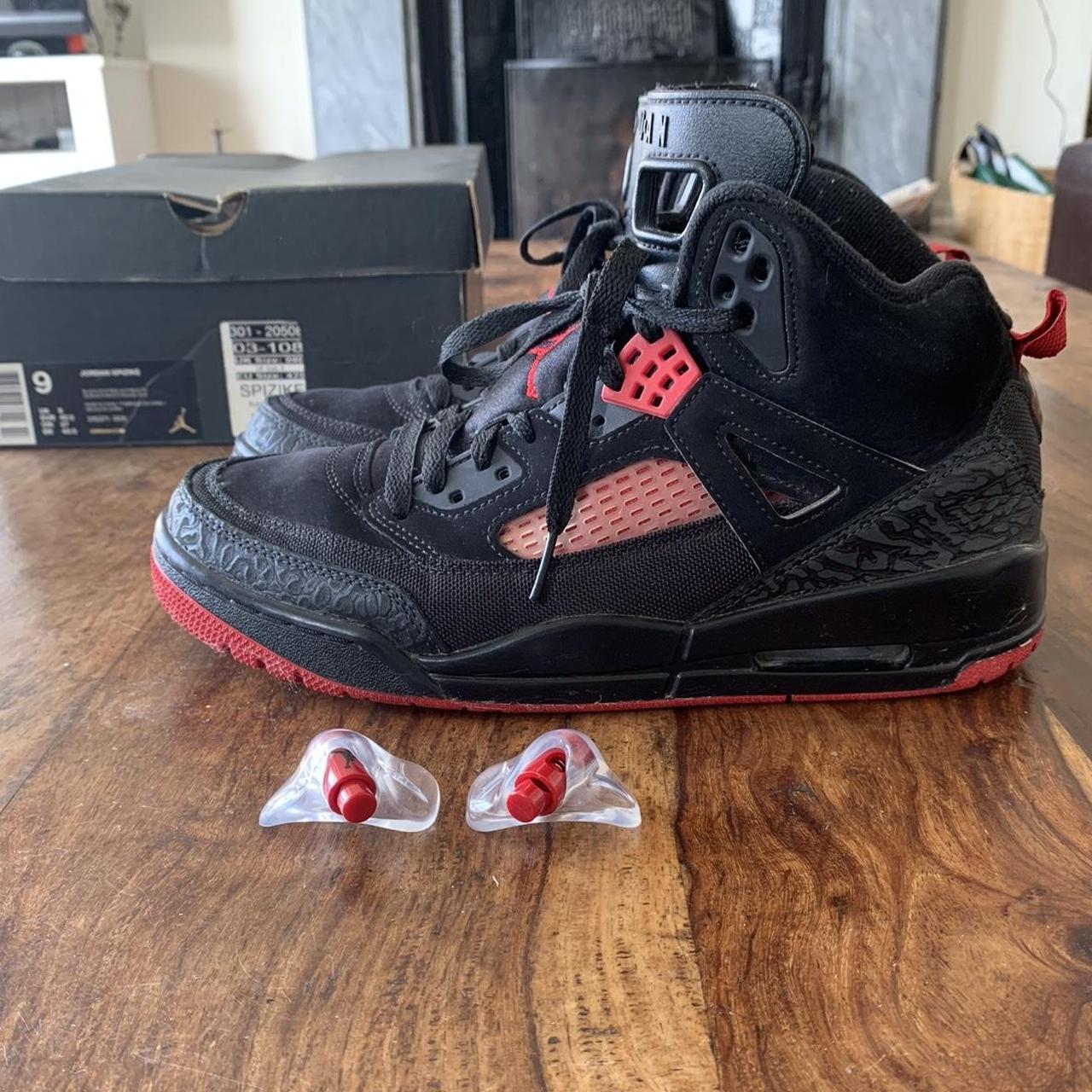 Red and black jordan spizike on sale