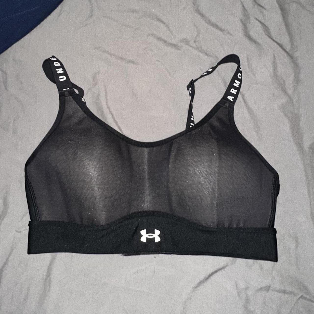 Under armour bra size small No size tag see - Depop