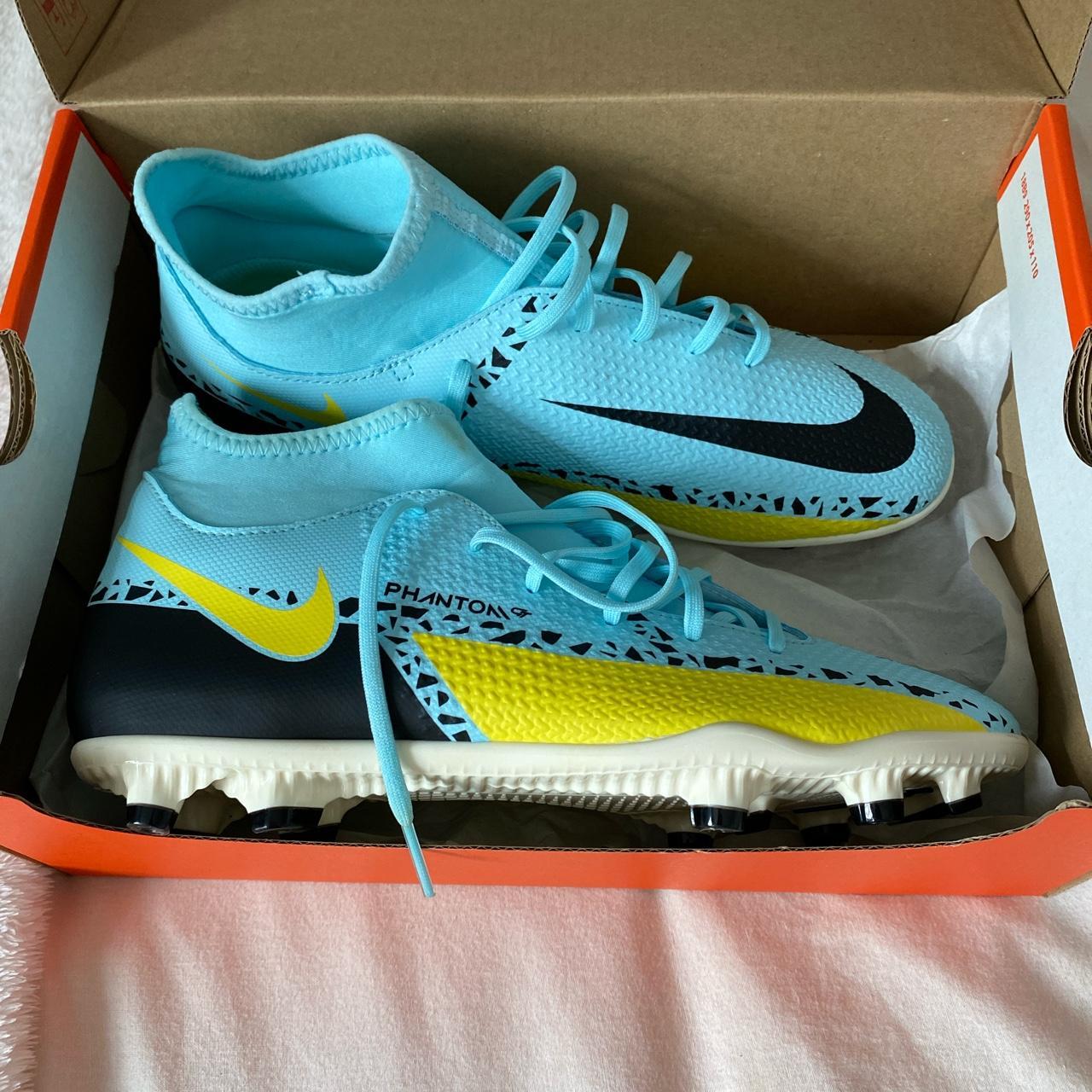 nike phantom sn cleats