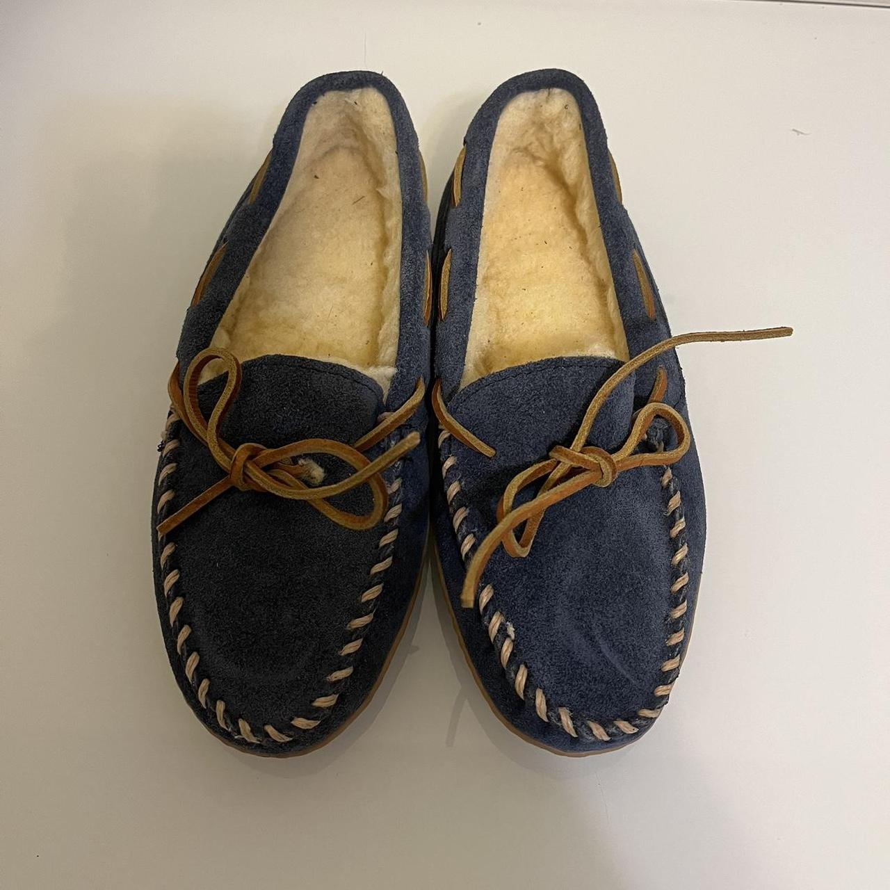 Minnetonka navy hot sale blue moccasins