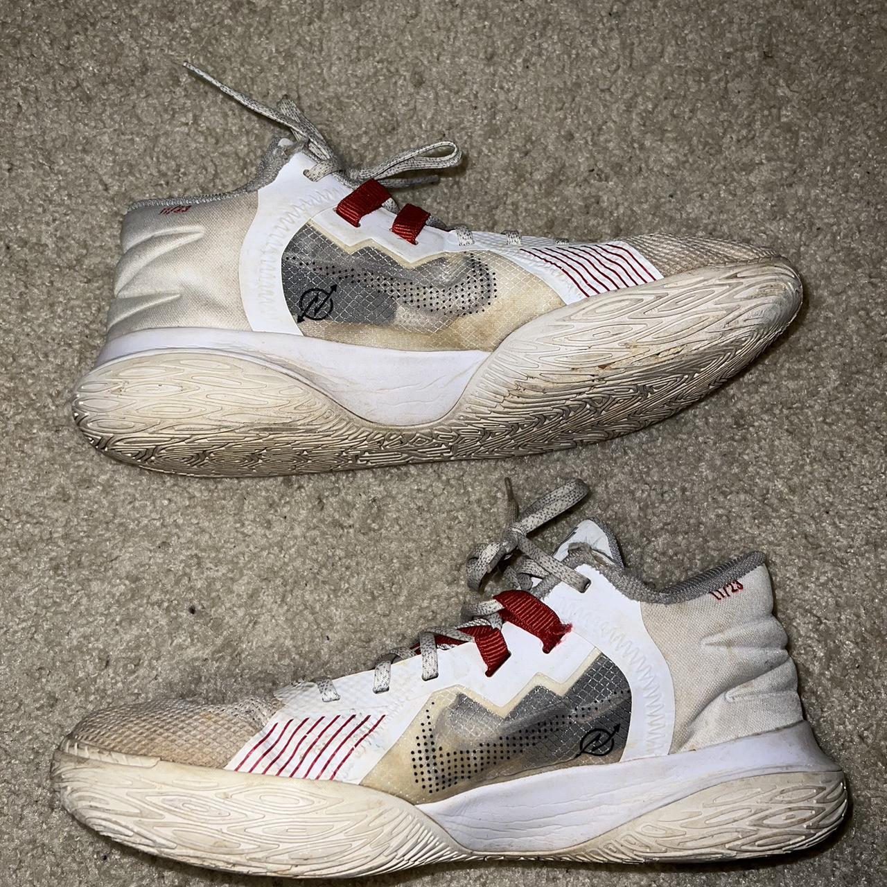 kyrie flytraps white