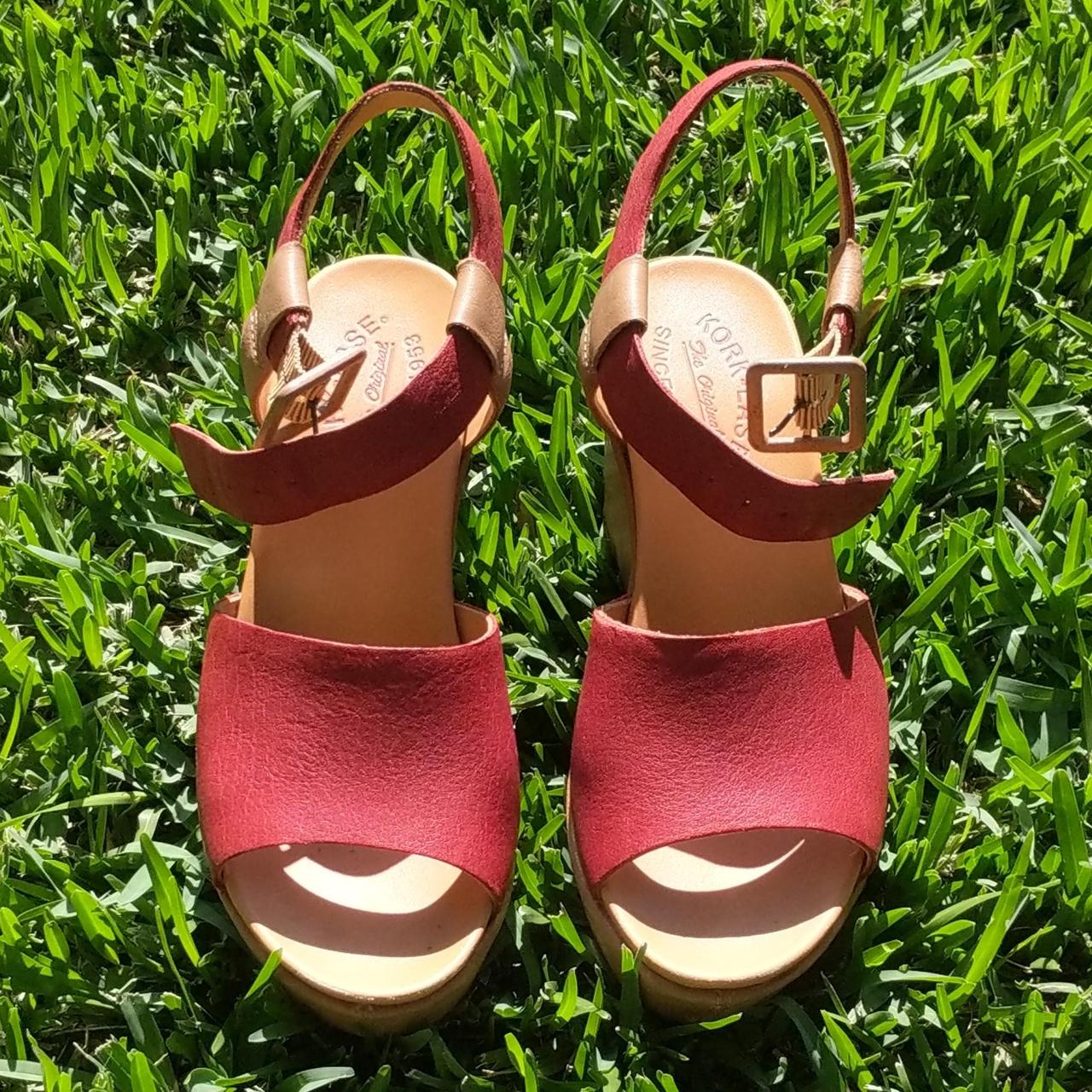 Korks Women's Tan and Red Sandals (2)