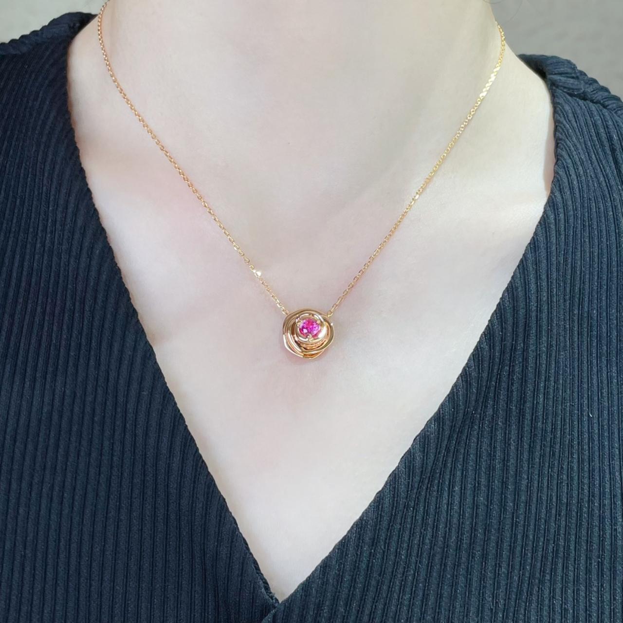 Dior Light Gold Rose Pollen Diamond Necklace - Depop