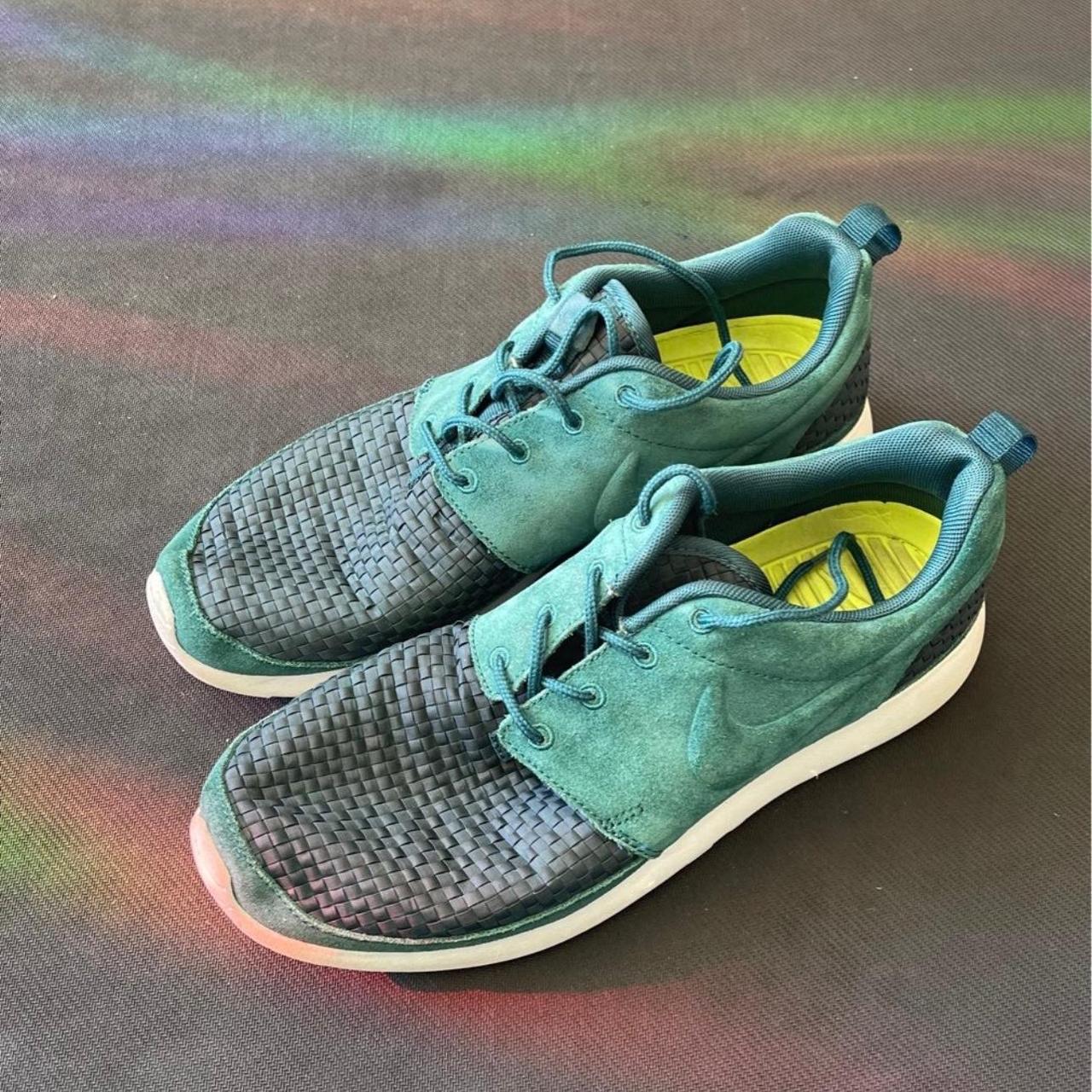 NIKE Roshe Run Sneaker Teal Size mens 8 note on