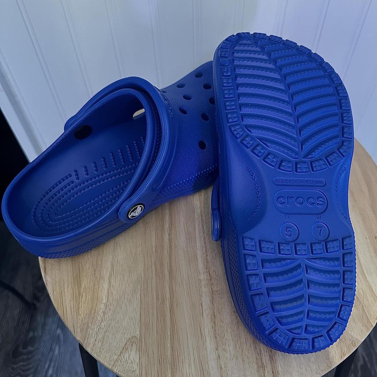 Royal clearance blue crocs