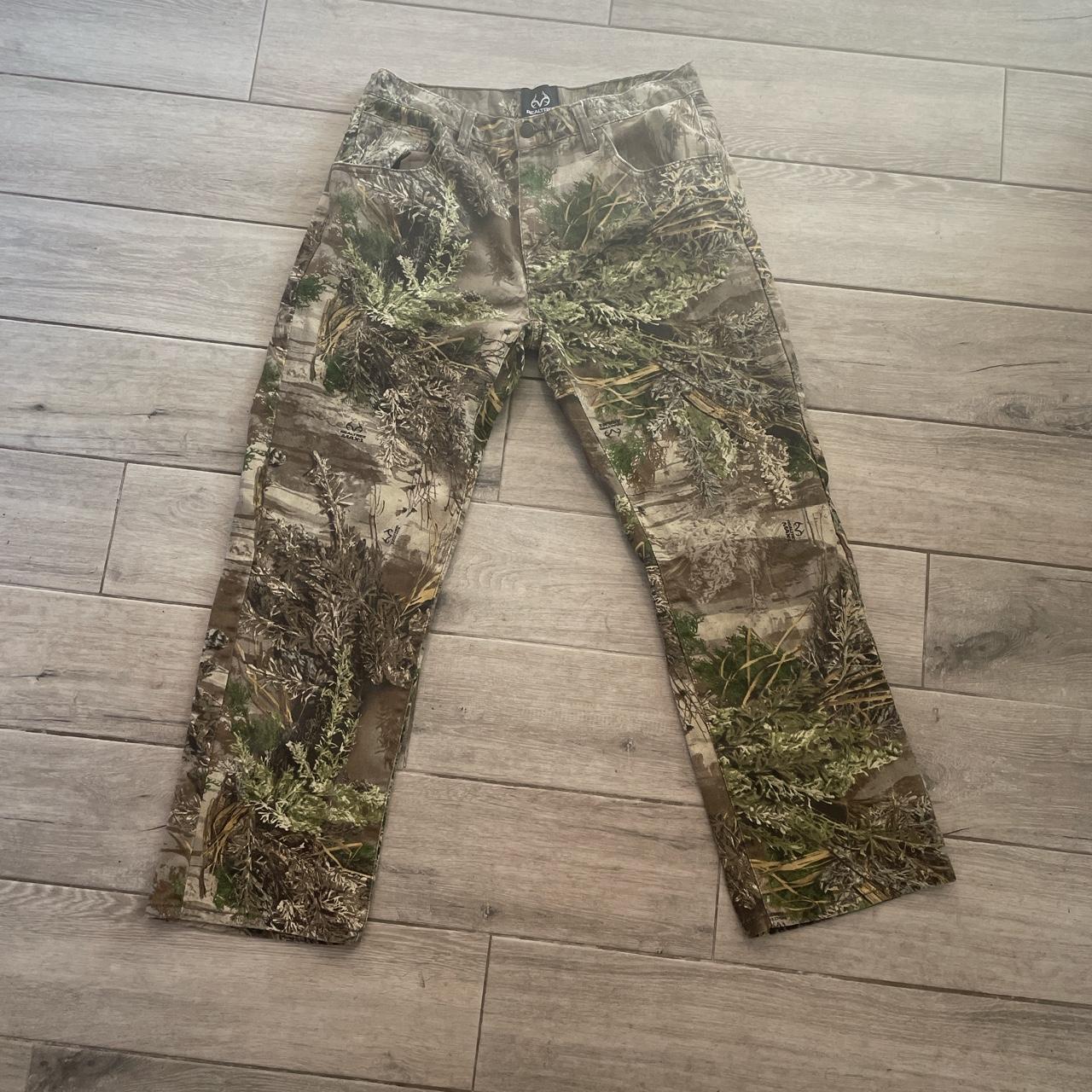 Y2K Realtree Camo Carpenter Pants Measured 34x28... - Depop