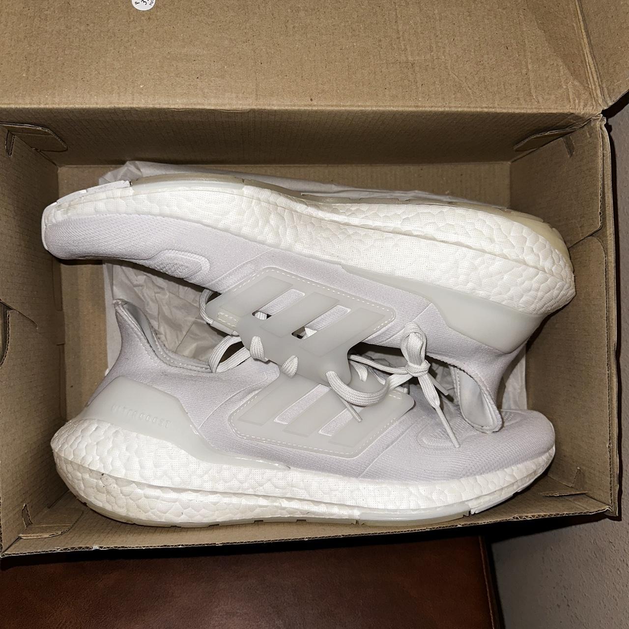 Adidas ultra boost 9.5 hotsell white trainers