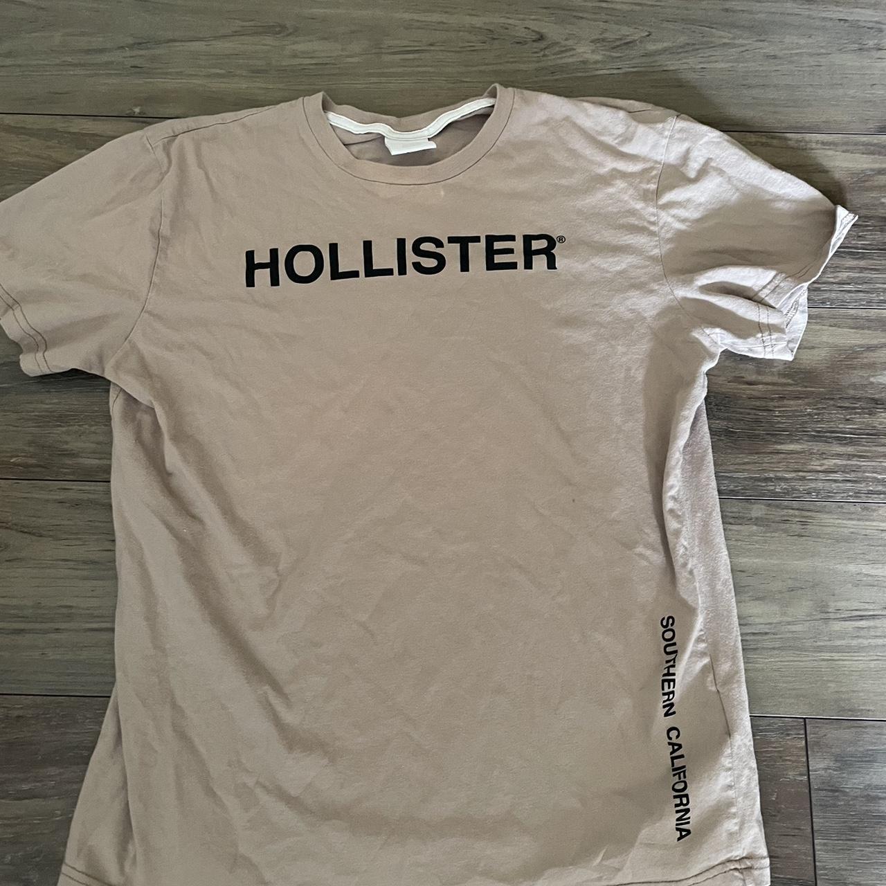 Medium Hollister t-shirt, worn only once. - Depop