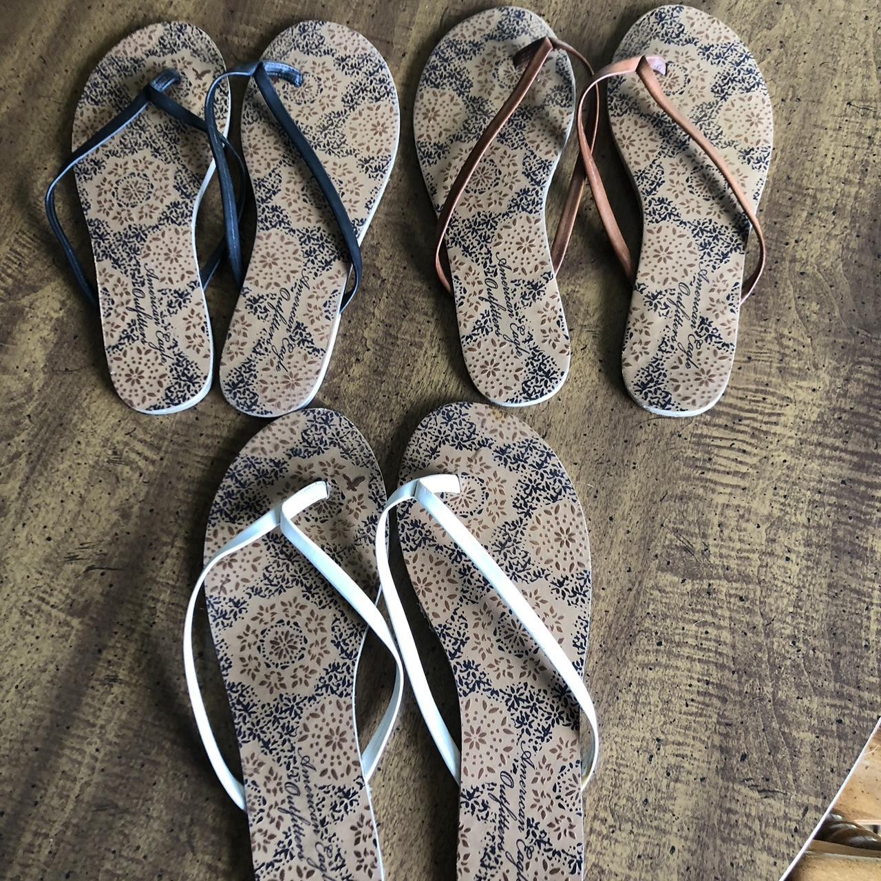 American eagle black flip hot sale flops