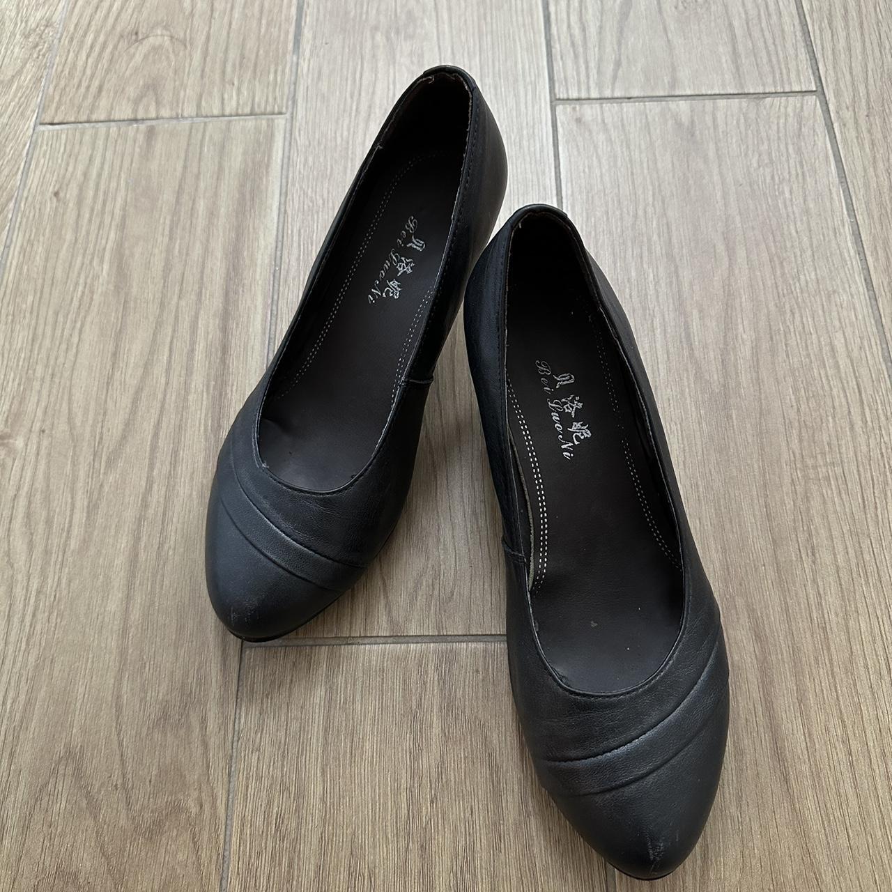 Black court shoes low kitten heels - Depop